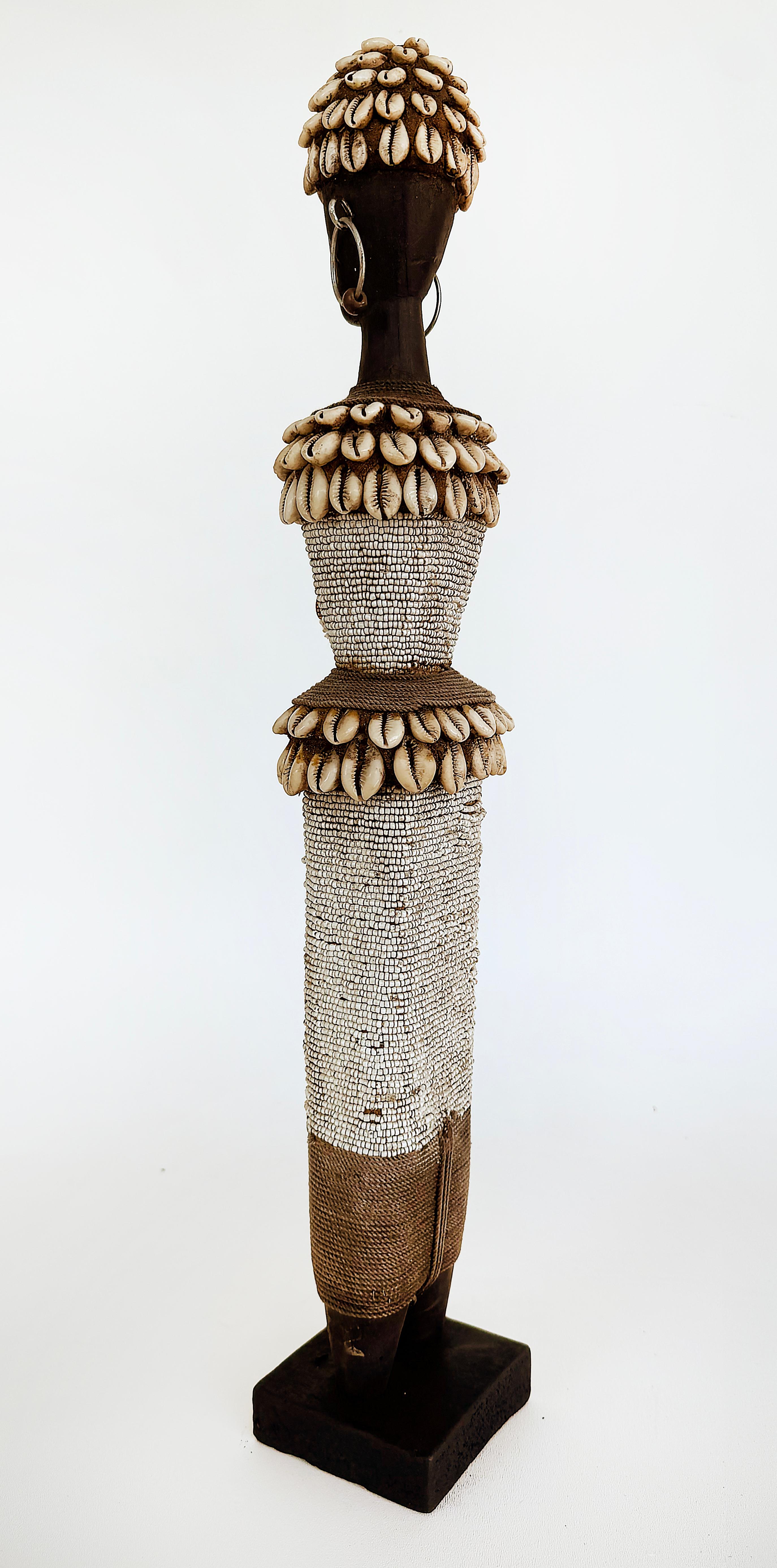 Muñeca Namji Africana Camerunesa del Siglo XX para la Prosperidad, la Salud y la Fertilidad Metal en venta