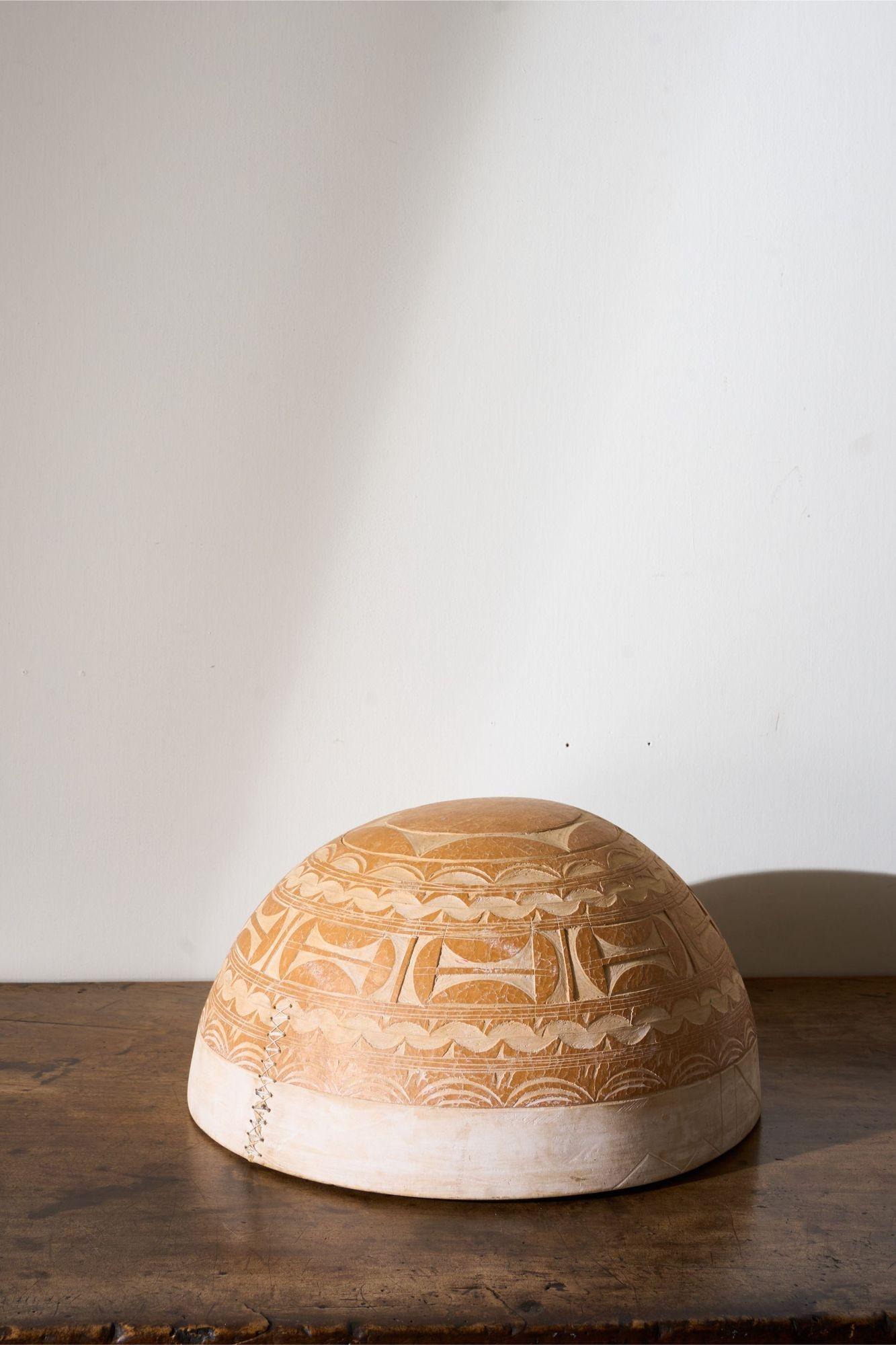 20e siècle Coupe en calebasse sculptée africaine - No1 en vente 2