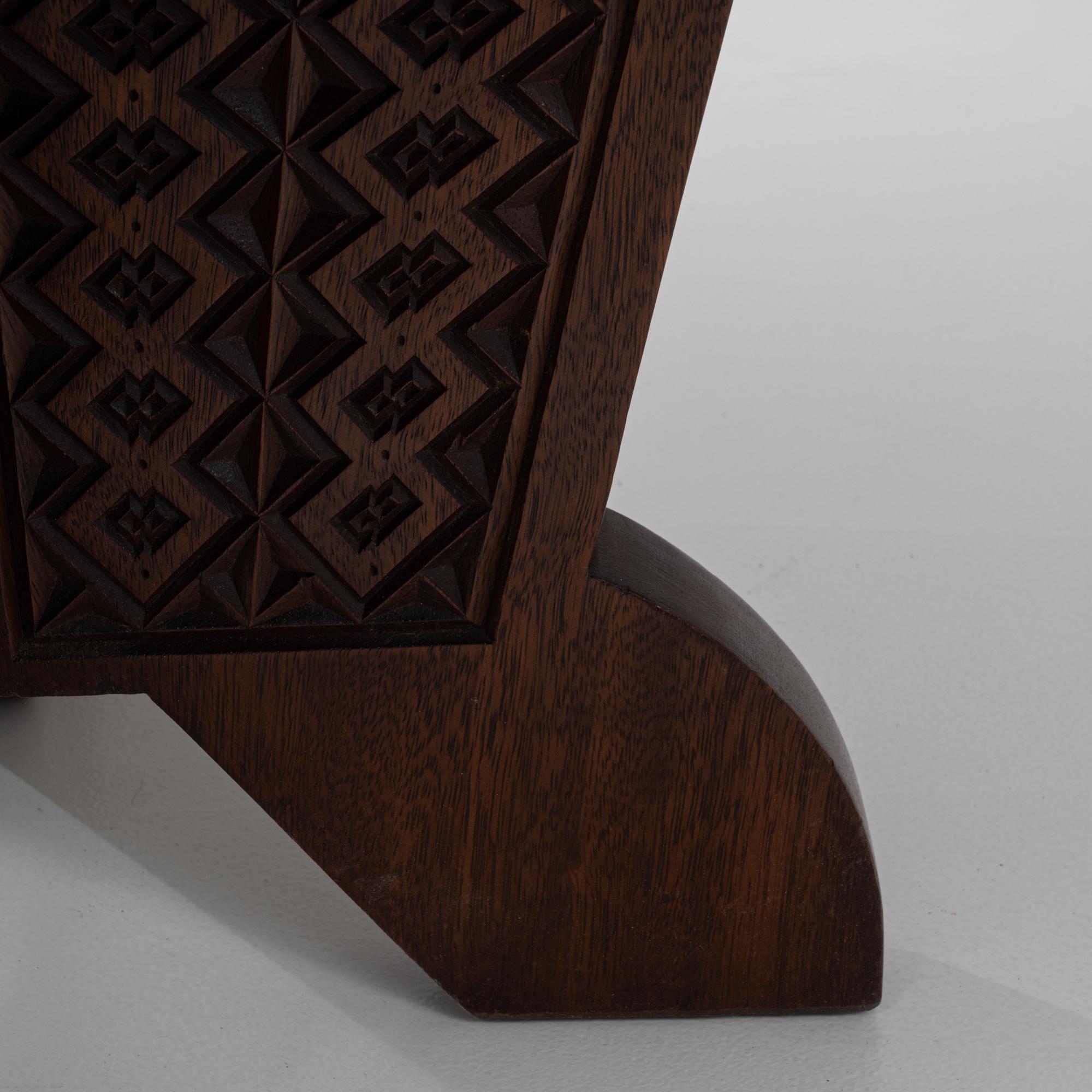 Table basse en bois africain sculpté du 20e siècle, patine d'origine en vente 4