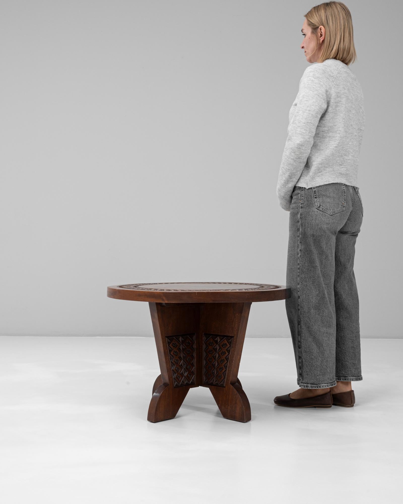 20ième siècle Table basse en bois africain sculpté du 20e siècle, patine d'origine en vente