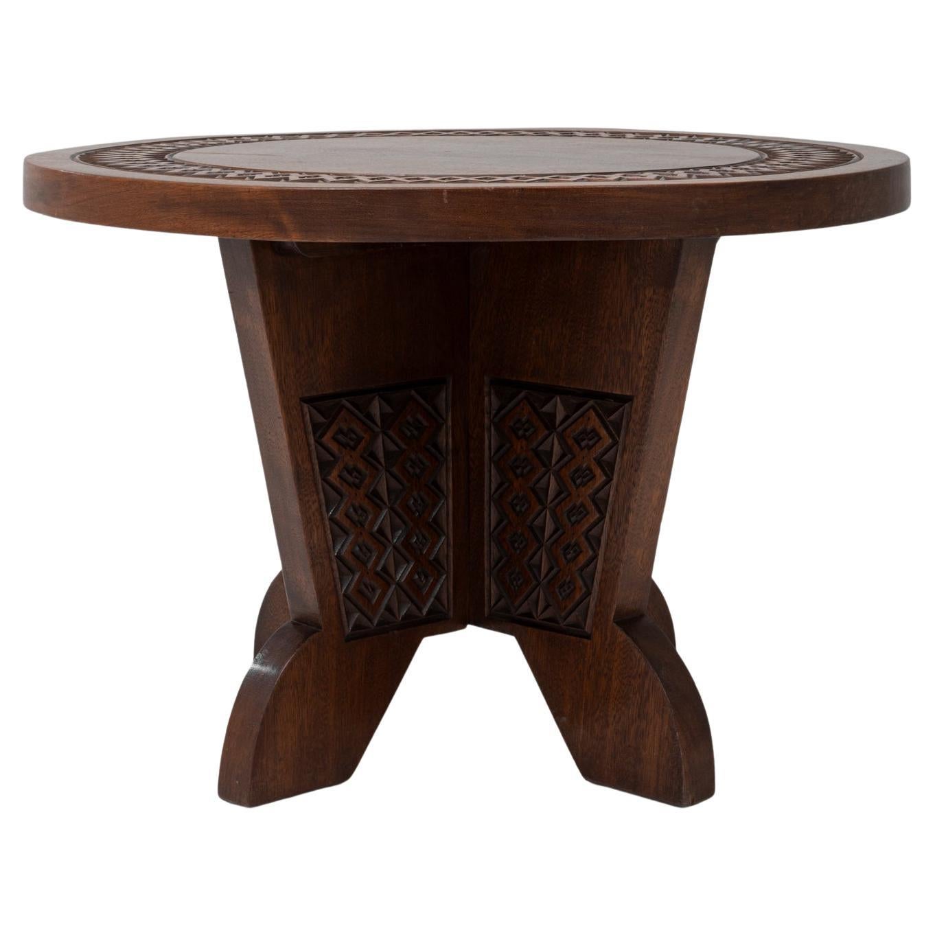 Table basse en bois africain sculpté du 20e siècle, patine d'origine