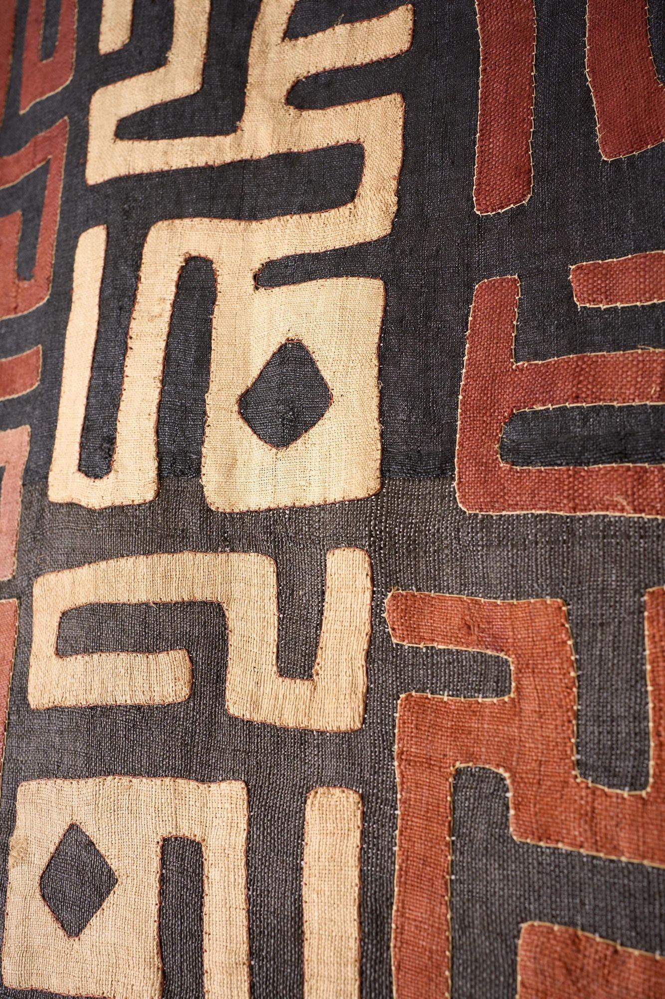 20th Century 20th century African Kuba cloth from the Congo - Red and black For Sale
