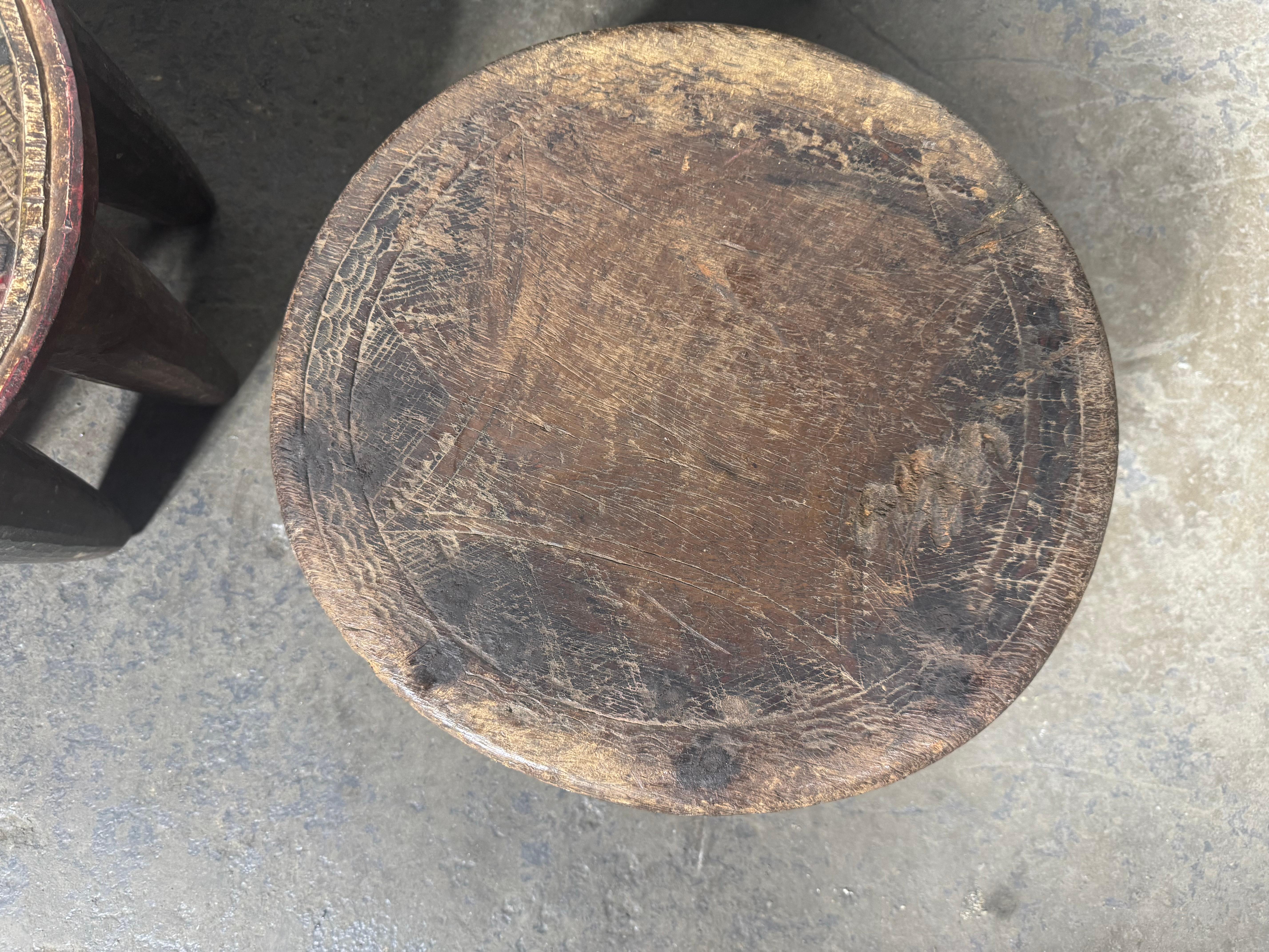Nigérian Tabouret ou table Nupe à plusieurs pieds, Afrique du 20e siècle, Nigéria, c.C. en vente