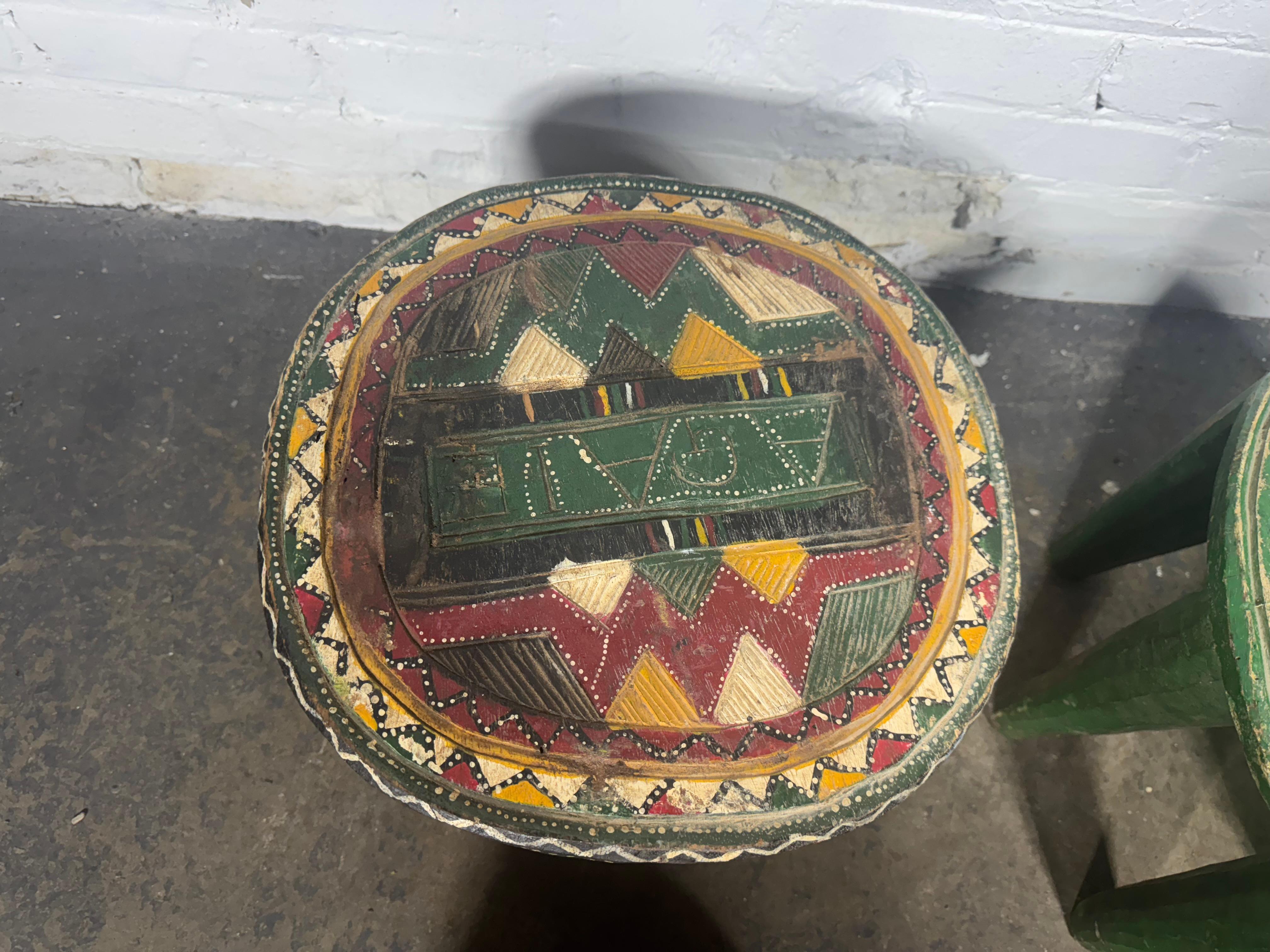 Tabouret ou table Nupe à plusieurs pieds, Afrique du 20e siècle, Nigéria, c.C. Abîmé - En vente à Buffalo, NY