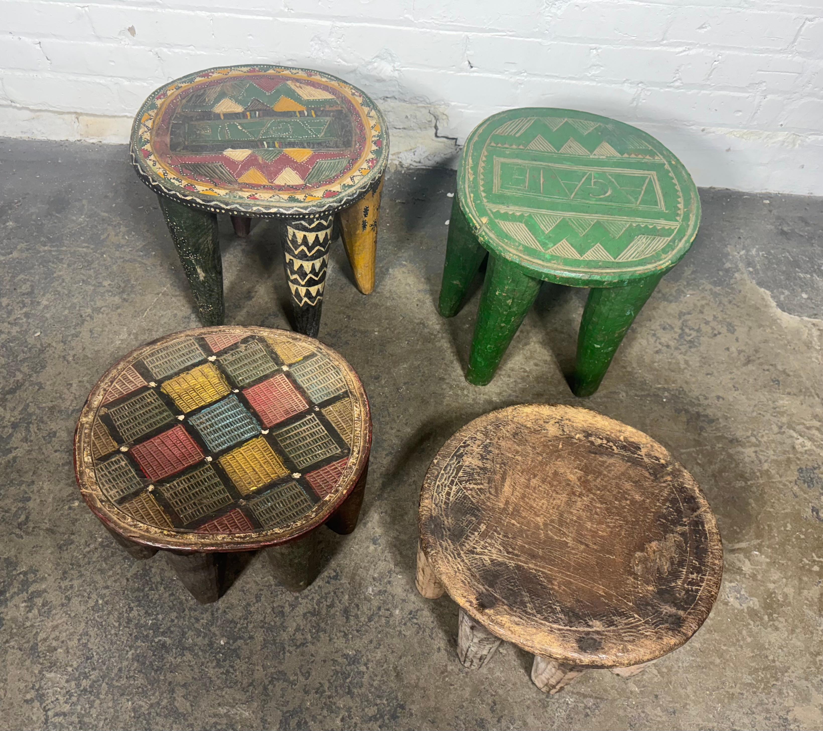 Bois Tabouret ou table Nupe à plusieurs pieds, Afrique du 20e siècle, Nigéria, c.C. en vente