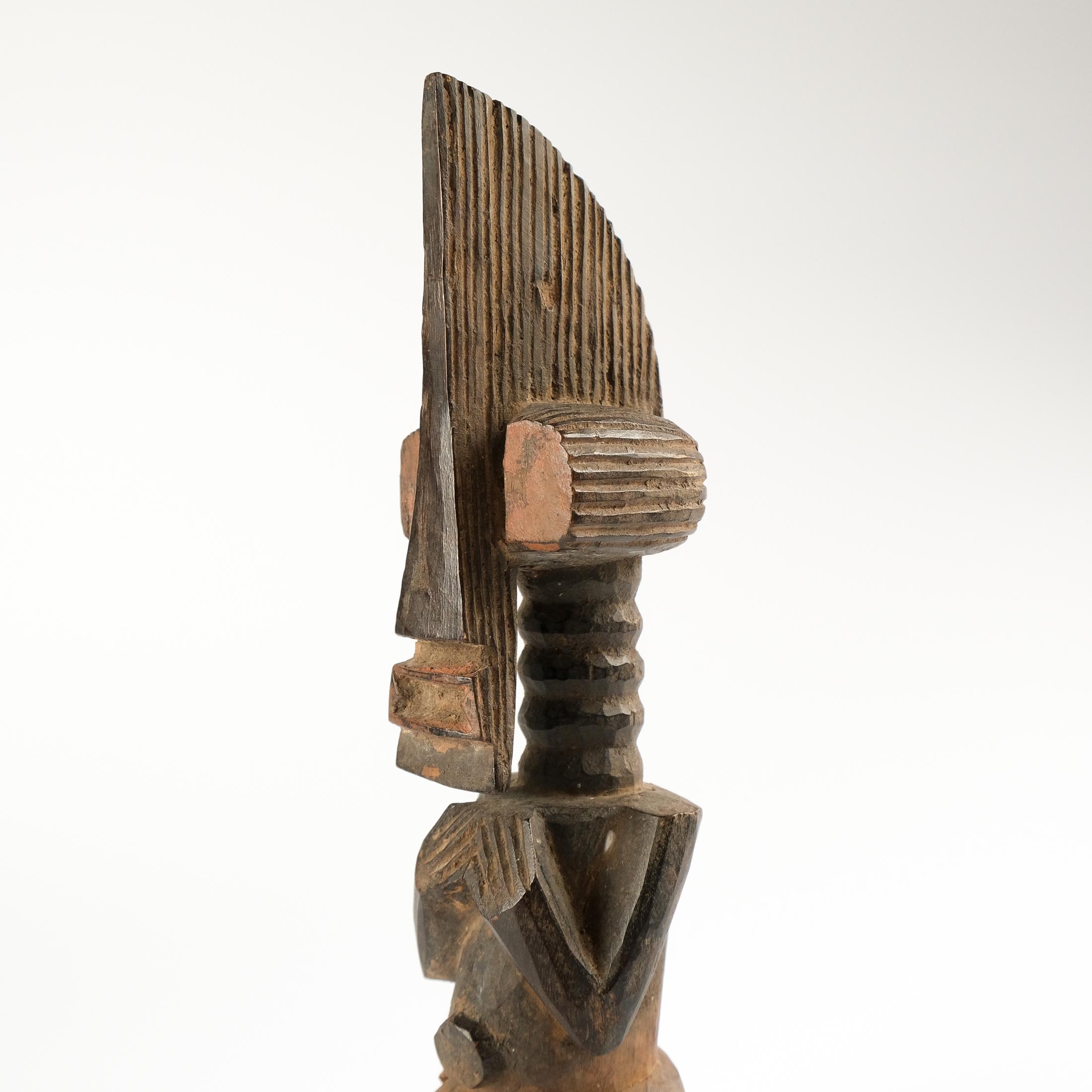 Se vende esta maravillosa figura africana de época, tallada a mano, de la asociación Kifwebe (o 