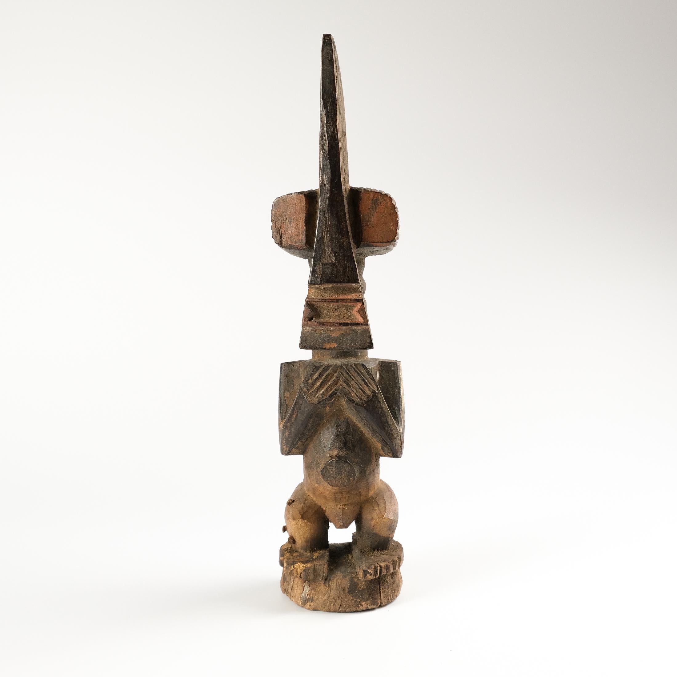 Figura africana Songye Nkishi Kifwebe del siglo XX, República Democrática del Congo Tallado a mano en venta