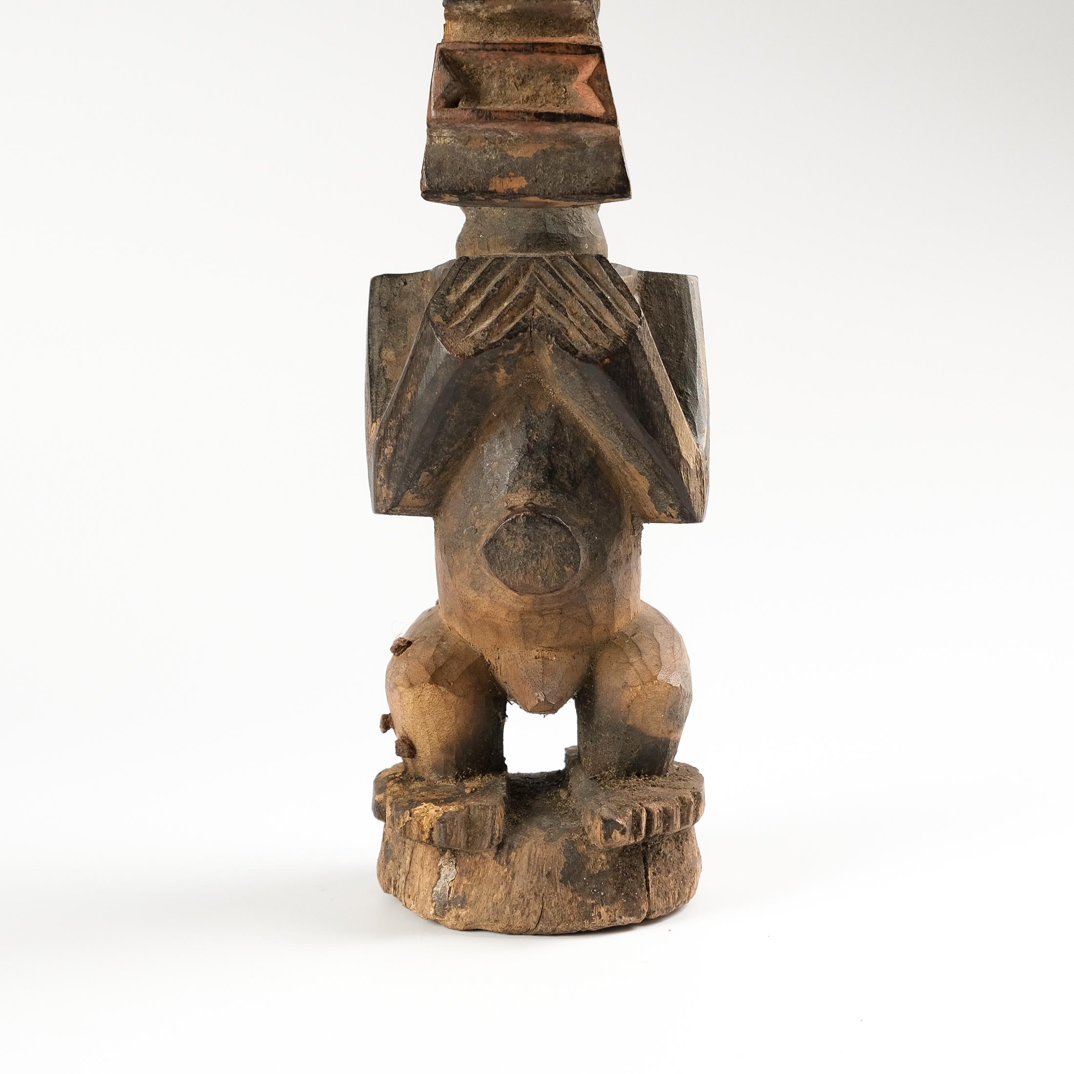 Figura africana Songye Nkishi Kifwebe del siglo XX, República Democrática del Congo Metal en venta