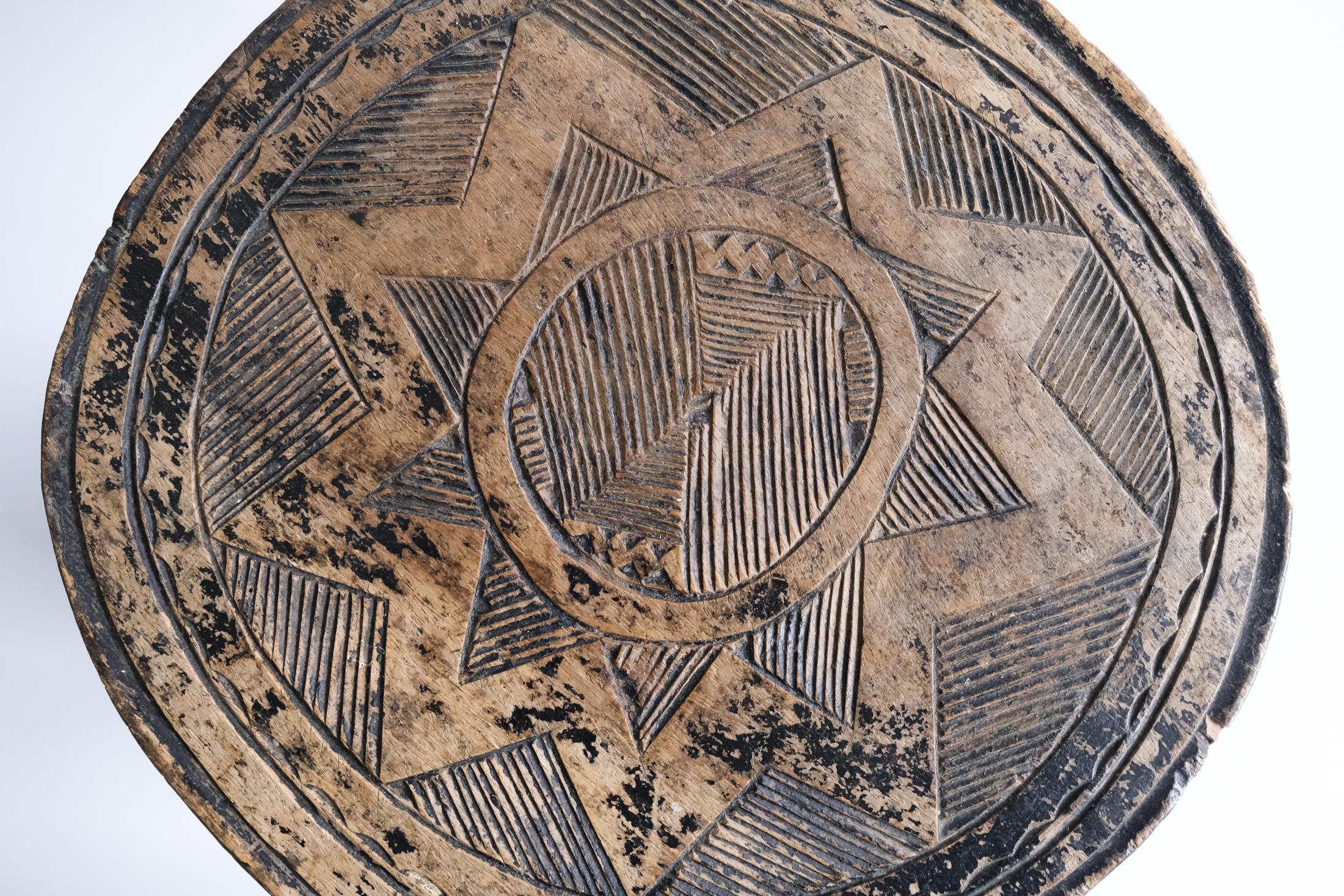 Tabouret ou table africaine à dix pieds Nupe du XXe siècle, Nigeria c.1950s en vente 1