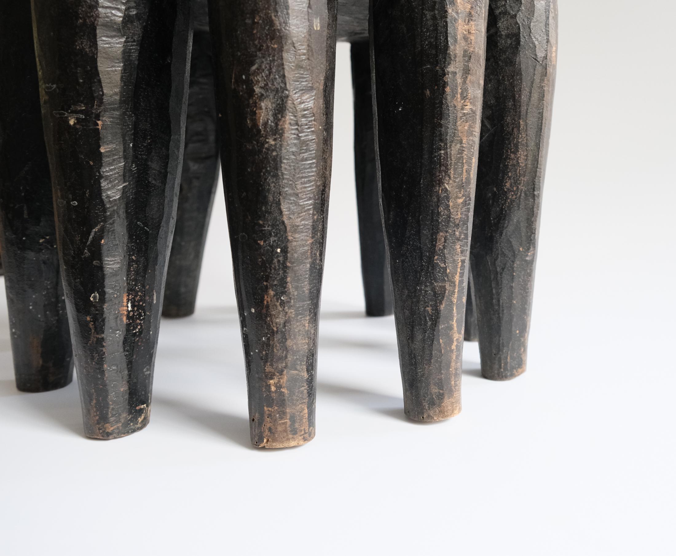 Tabouret ou table africaine à dix pieds Nupe du XXe siècle, Nigeria c.1950s en vente 6