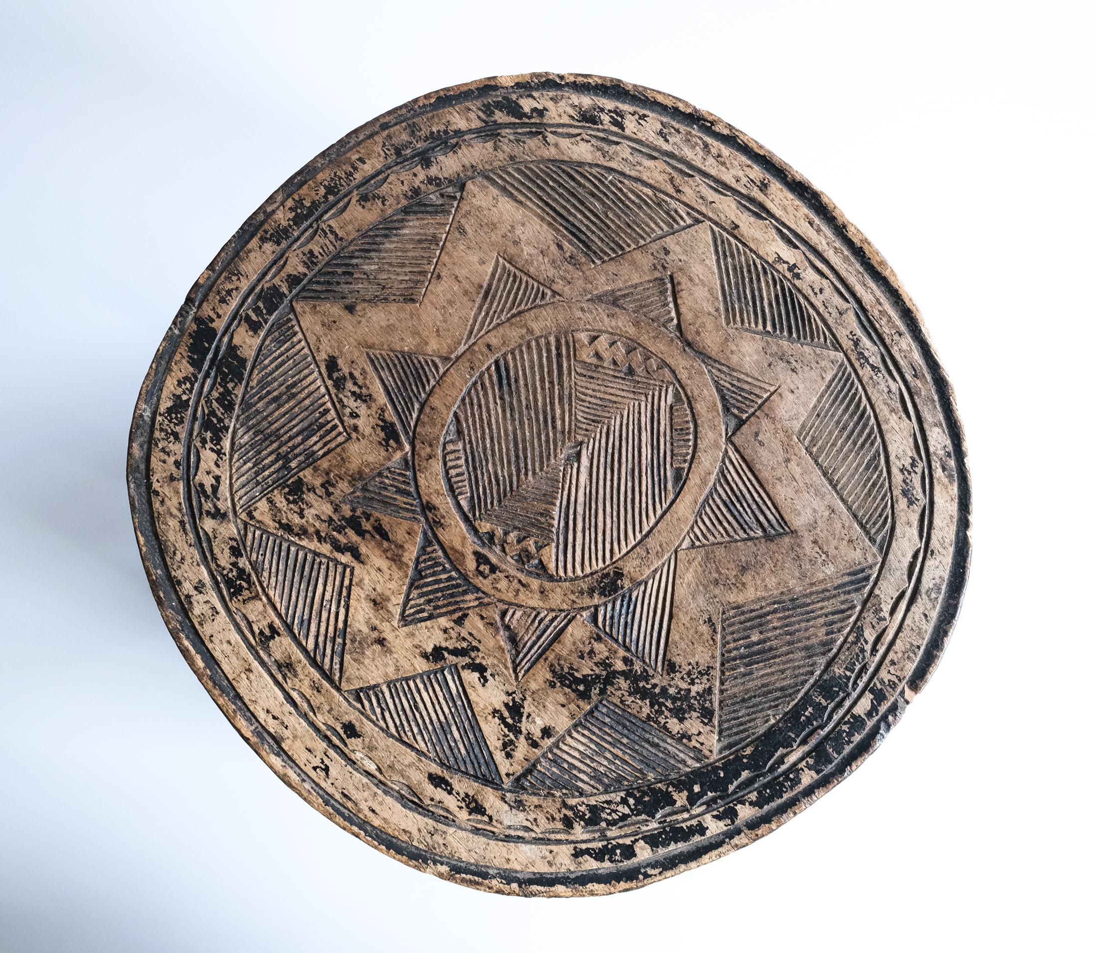 Bois Tabouret ou table africaine à dix pieds Nupe du XXe siècle, Nigeria c.1950s en vente