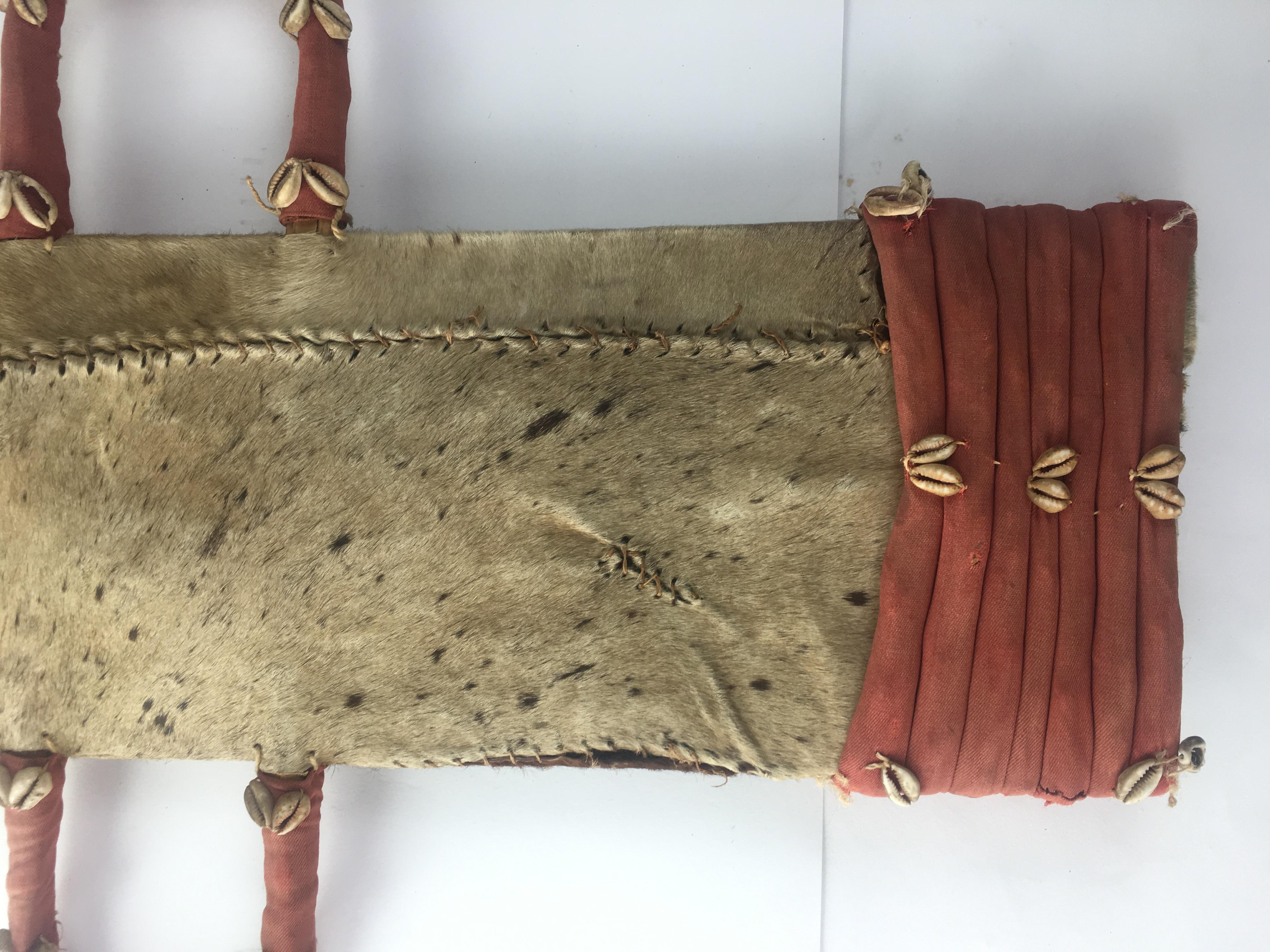 Sabre tribale africaine du XXe siècle avec support Bon état à Miami, FL