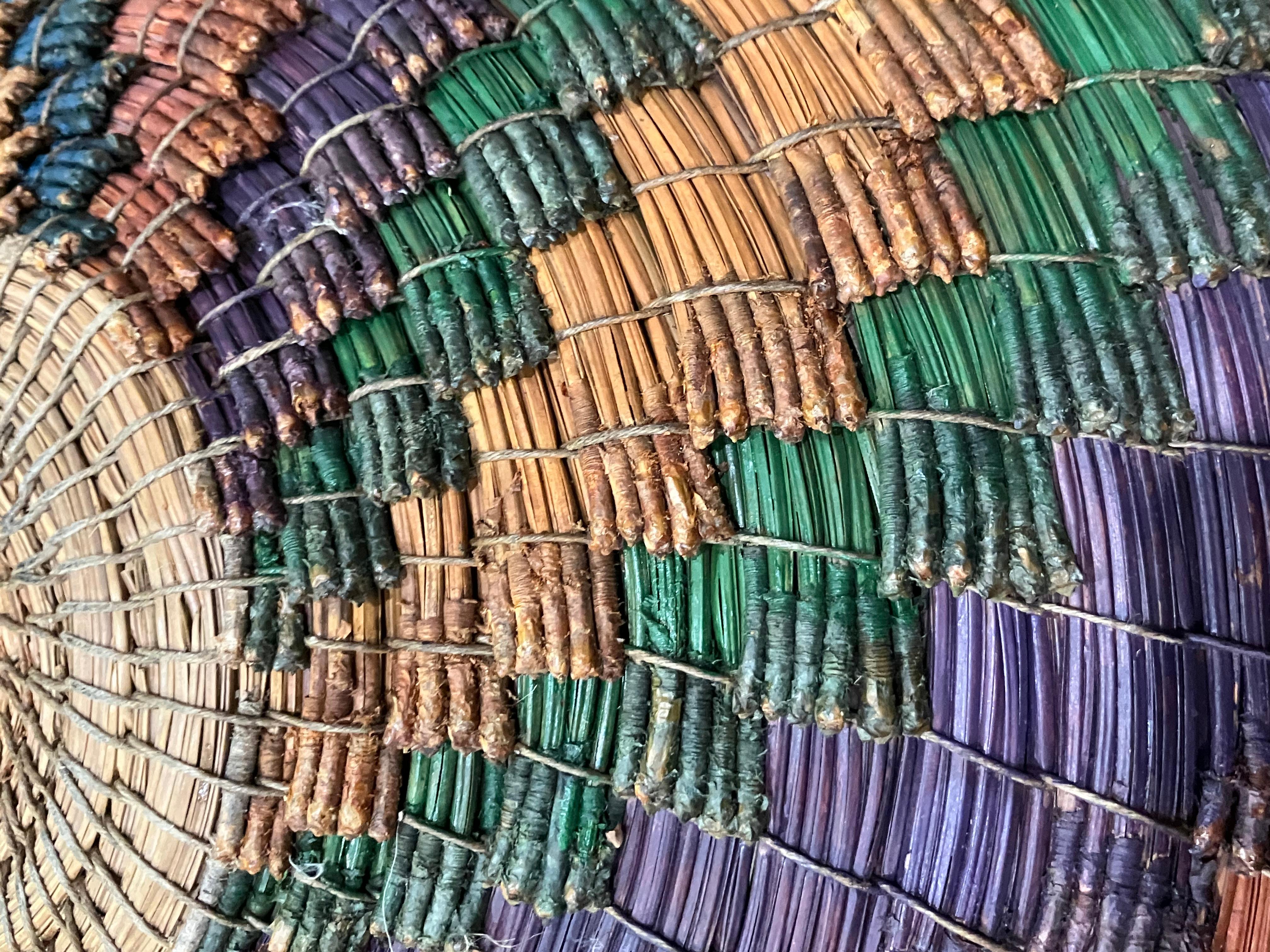 Tissé à la main 20th Century African Woven Basket en vente