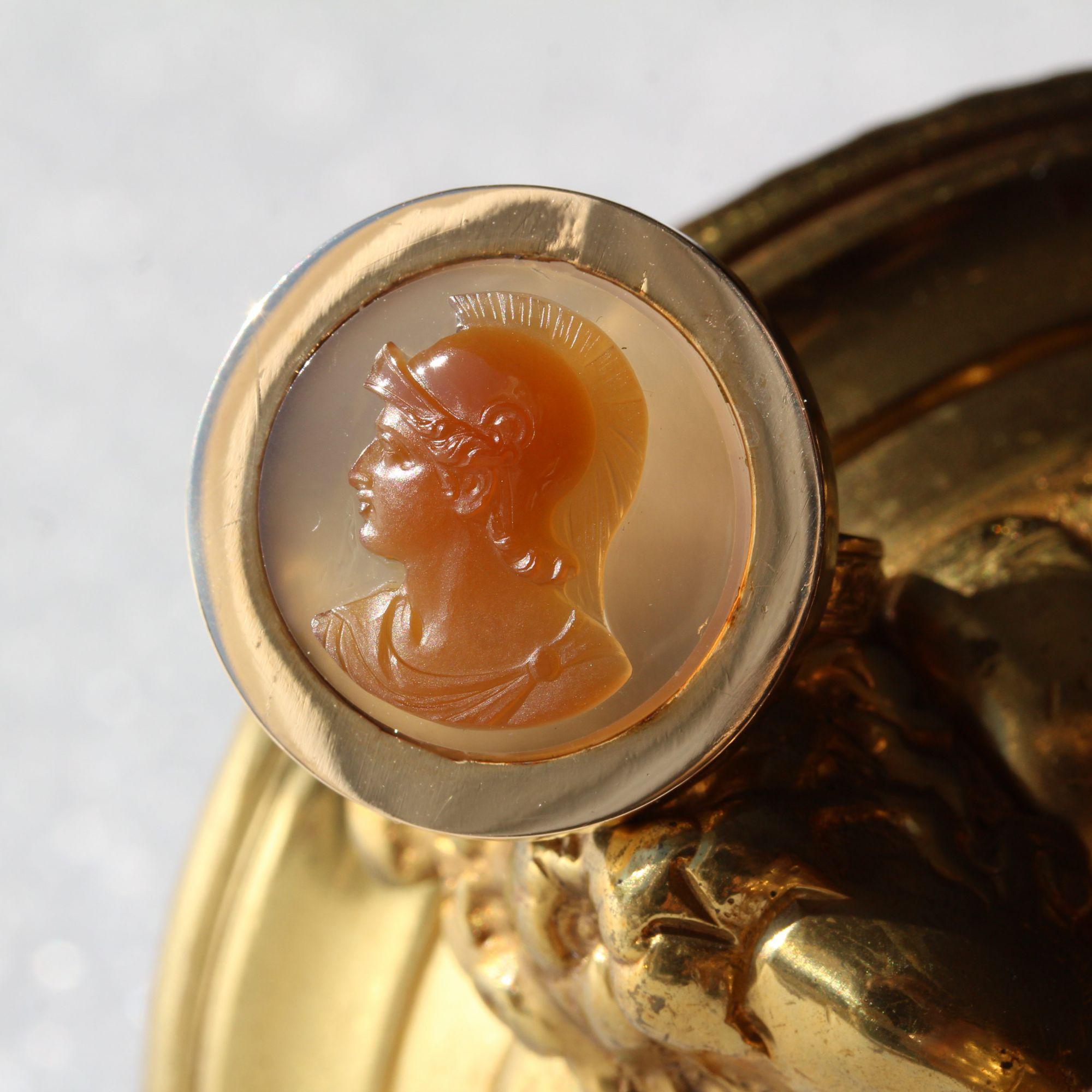 20th Century Agate Cameo 18 Karat Rose Gold Antique Ring In Good Condition For Sale In Poitiers, FR