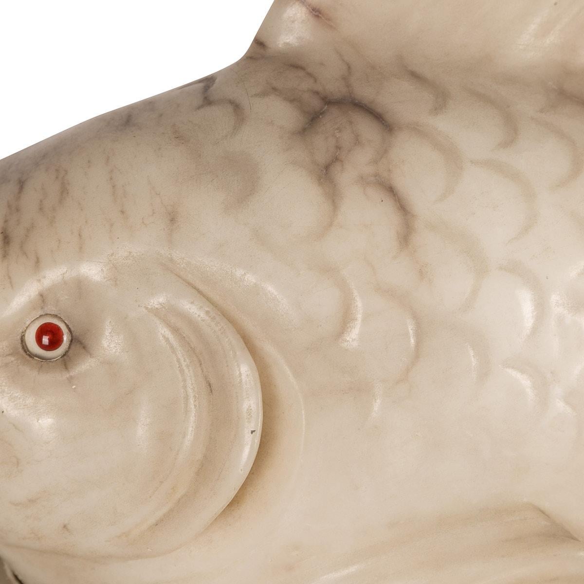 Geschnitzte Fischlampe aus Alabaster des 20. Jahrhunderts im Angebot 13
