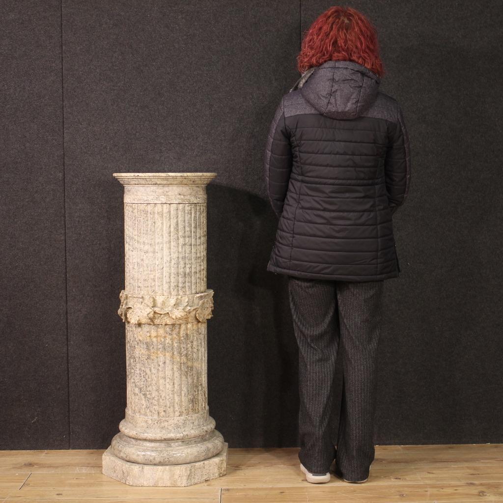 Fabulous Italian column from the first half of the 20th century. Furniture in finely sculpted and chiseled alabaster made up of four elements (see photo) that can be separated to make it easier to move and fit into the home. Column of excellent