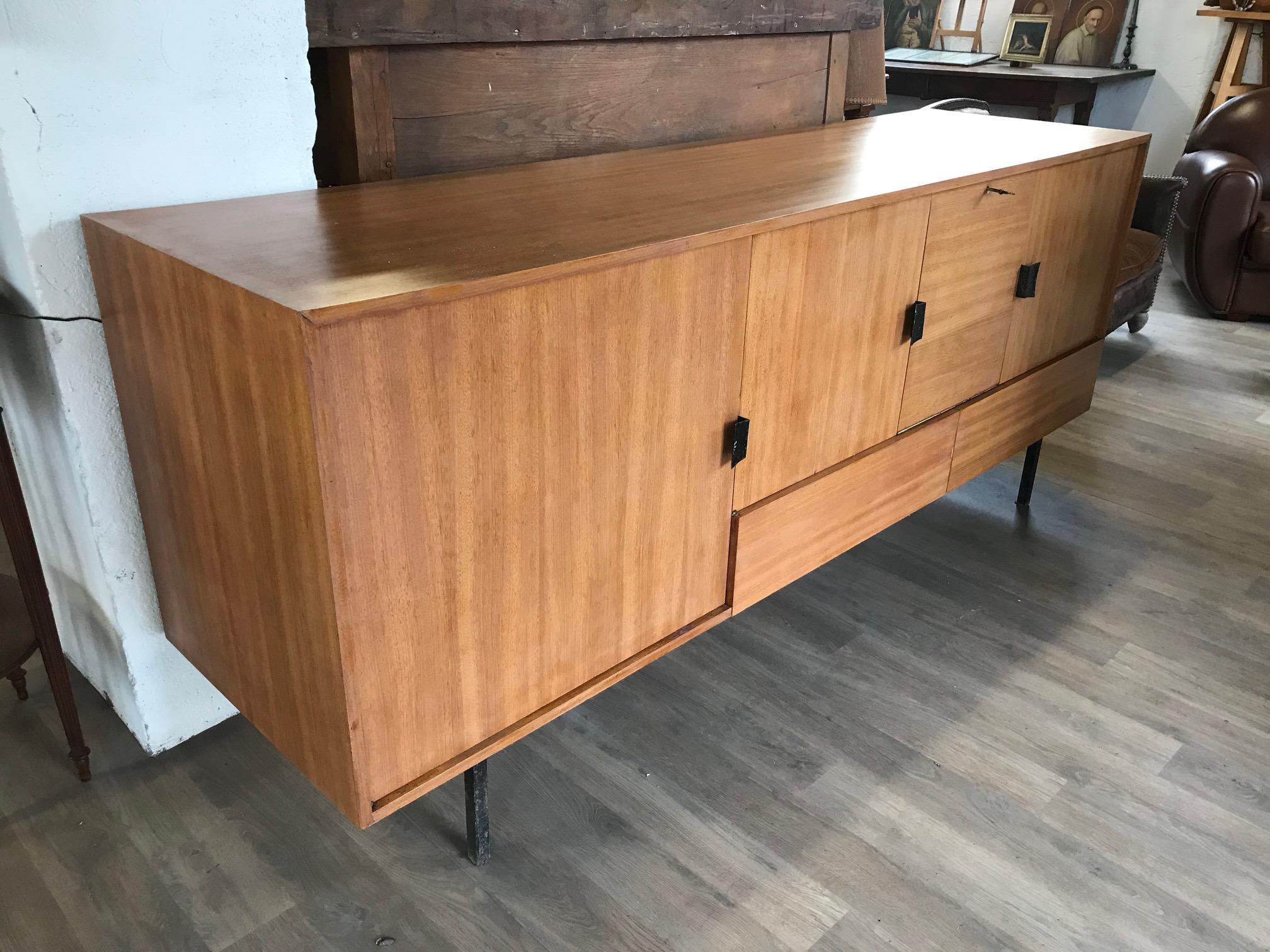 Very nice 20th century French Alain Richard oak veneer enfilade from the 1960s.
Three large doors with many shelves, two drawers and a secretary door.
Black metals handles and base.
Good quality and condition.