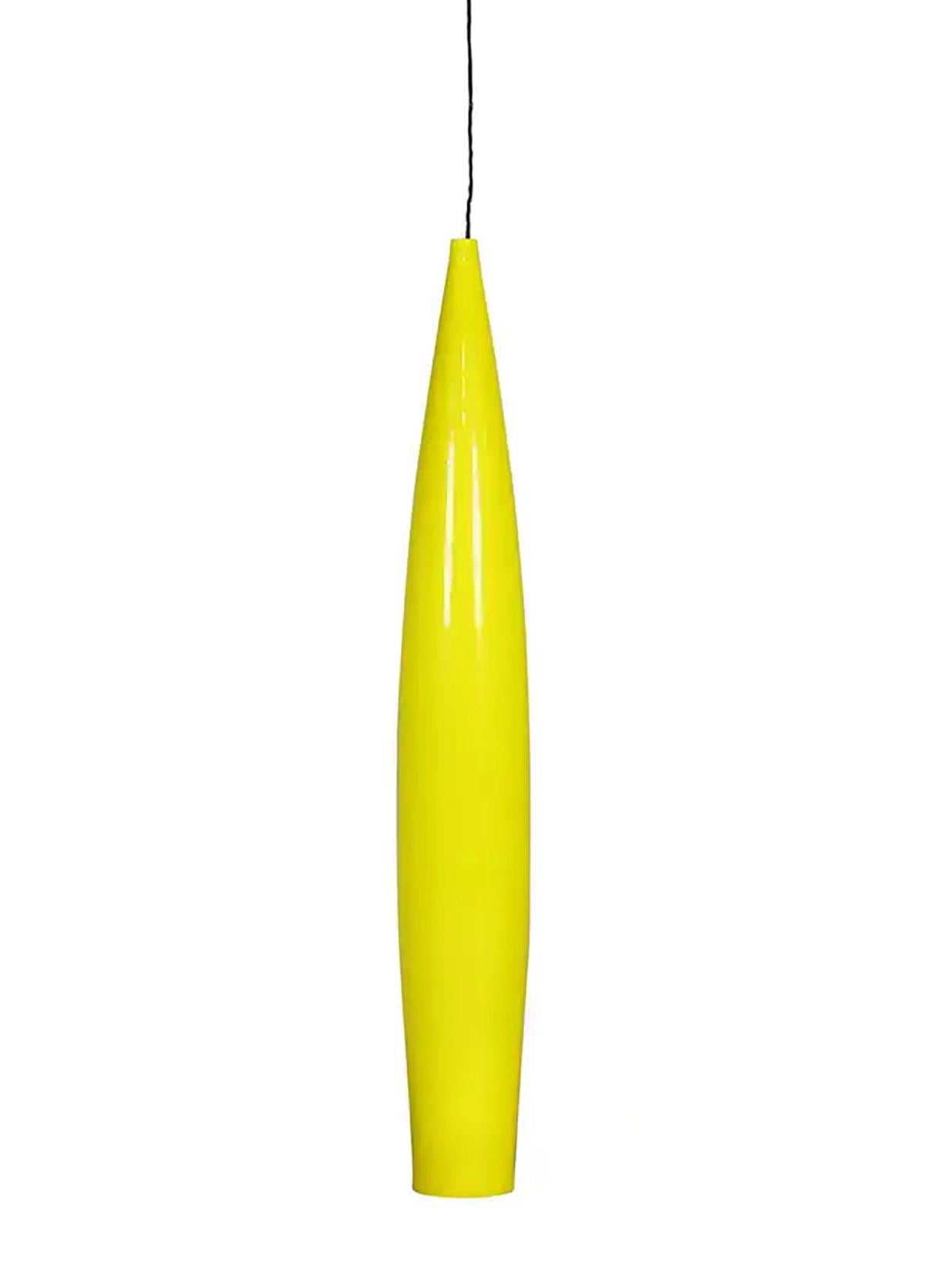 Ciondolo in vetro italiano di Gino Vistosi per Vistosi, anni '60

Un sorprendente pendente in vetro soffiato a mano disegnato da Gino Vistosi in Italia negli anni Sessanta. Questo elegante pezzo è caratterizzato da un esterno giallo vivace in