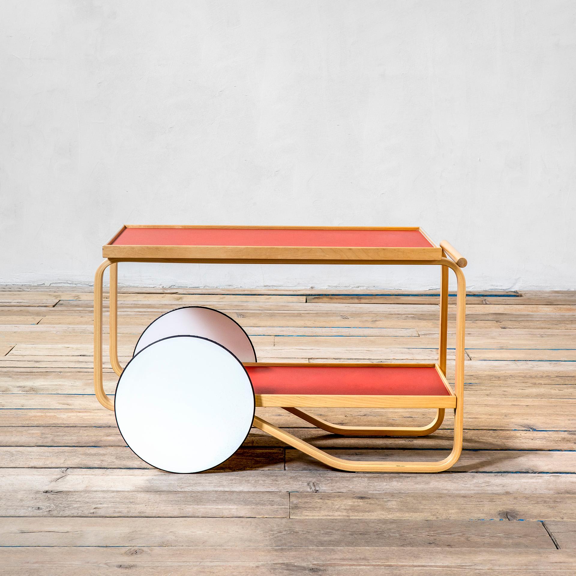 Mid-Century Modern 20th Century Alvar Aalto Tea Trolley model 901 for Artek in Birch Wood and Red 
