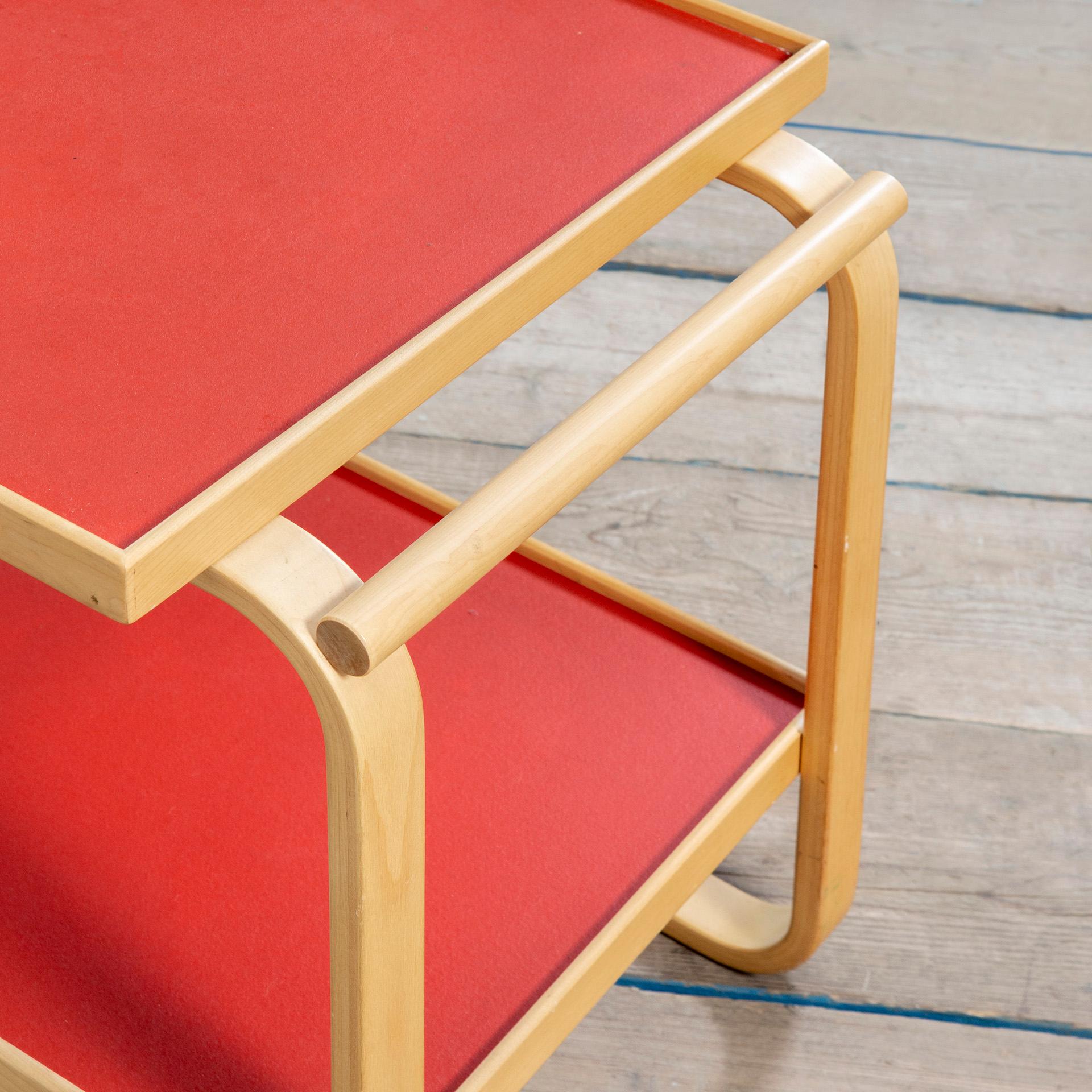 20th Century Alvar Aalto Tea Trolley model 901 for Artek in Birch Wood and Red  In Good Condition In Turin, Turin