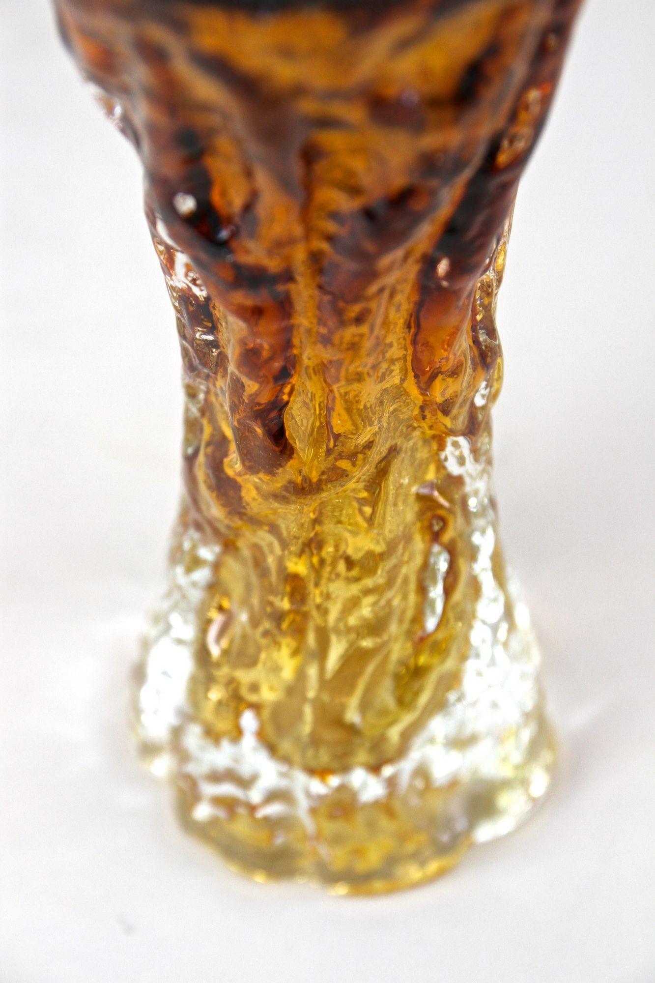 Vase en verre ambré Art déco du 20e siècle, Autriche vers 1920 en vente 9