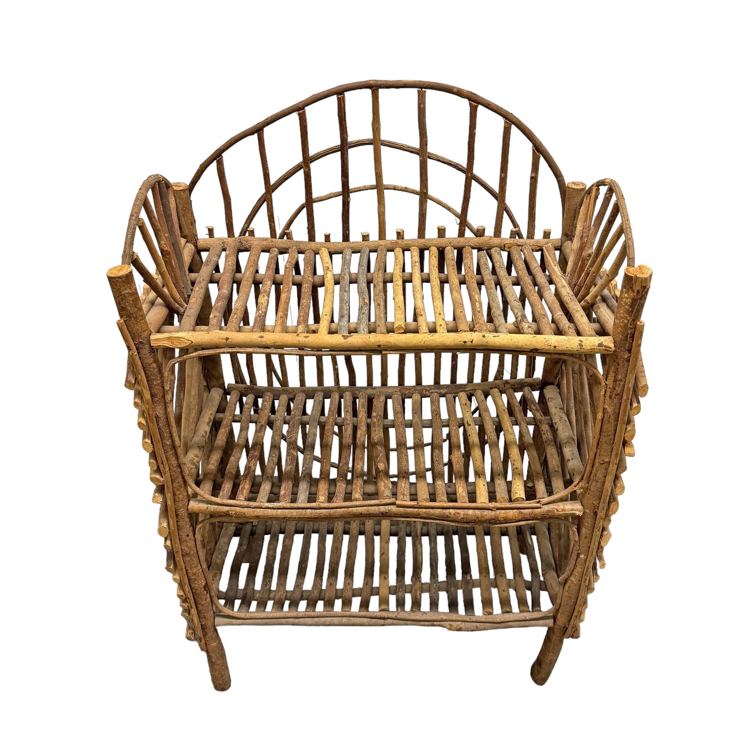 Stile Adirondack Scaffalatura americana del XX secolo in stile Adirondack in vendita