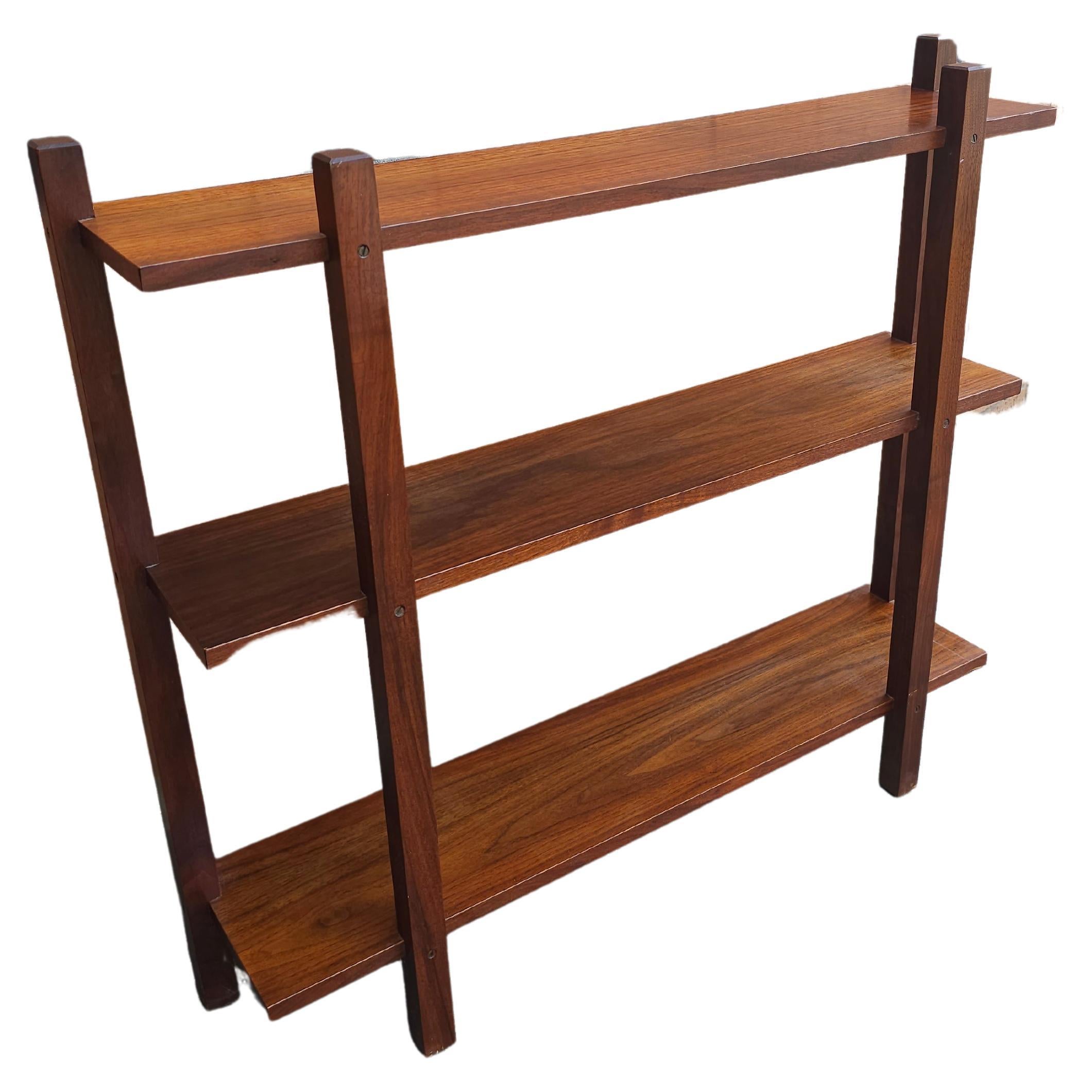 20th Century American Arts and Crafts Solid Mahogany Open Bookcase Etagere In Good Condition For Sale In Germantown, MD