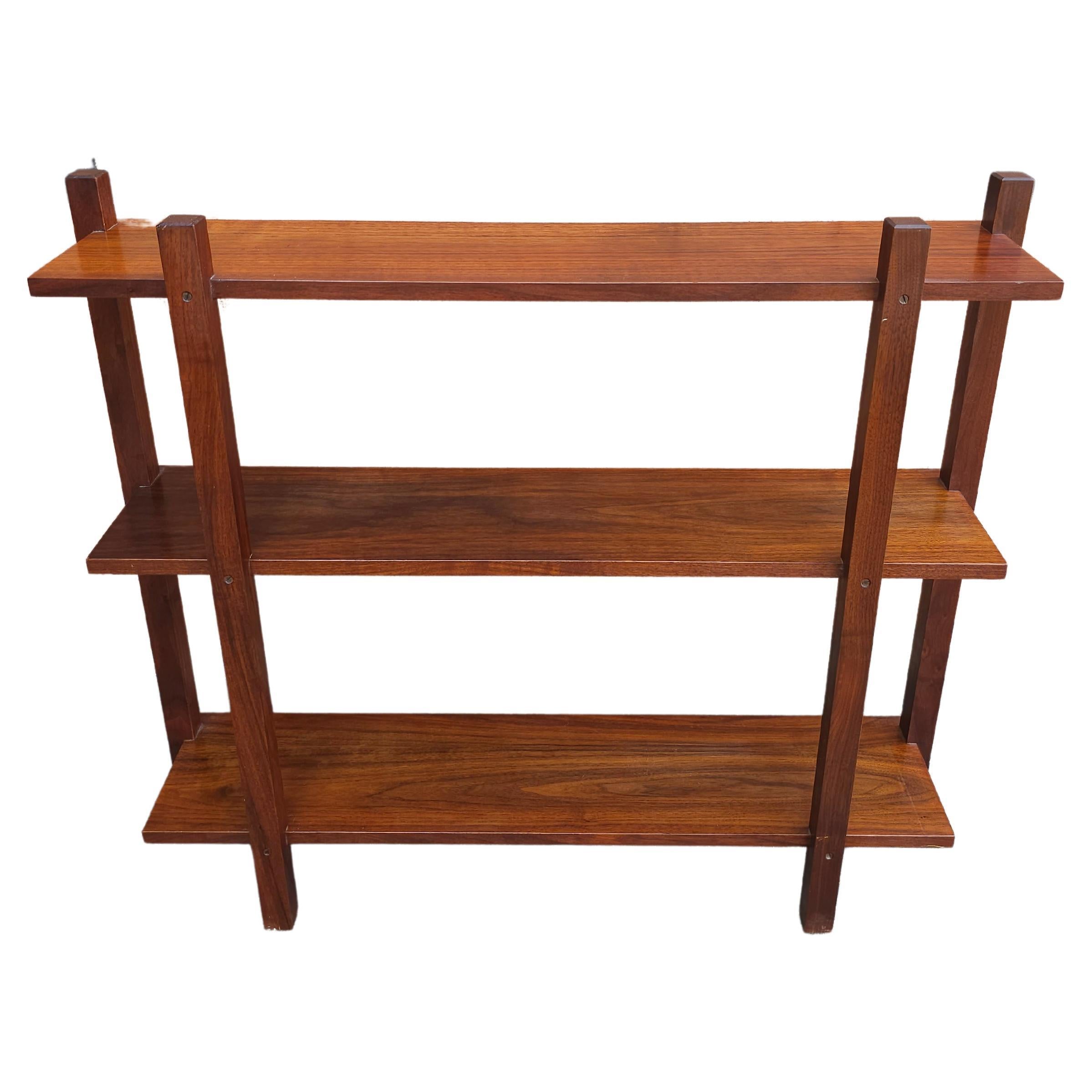 20th Century American Arts and Crafts Solid Mahogany Open Bookcase Etagere For Sale 1