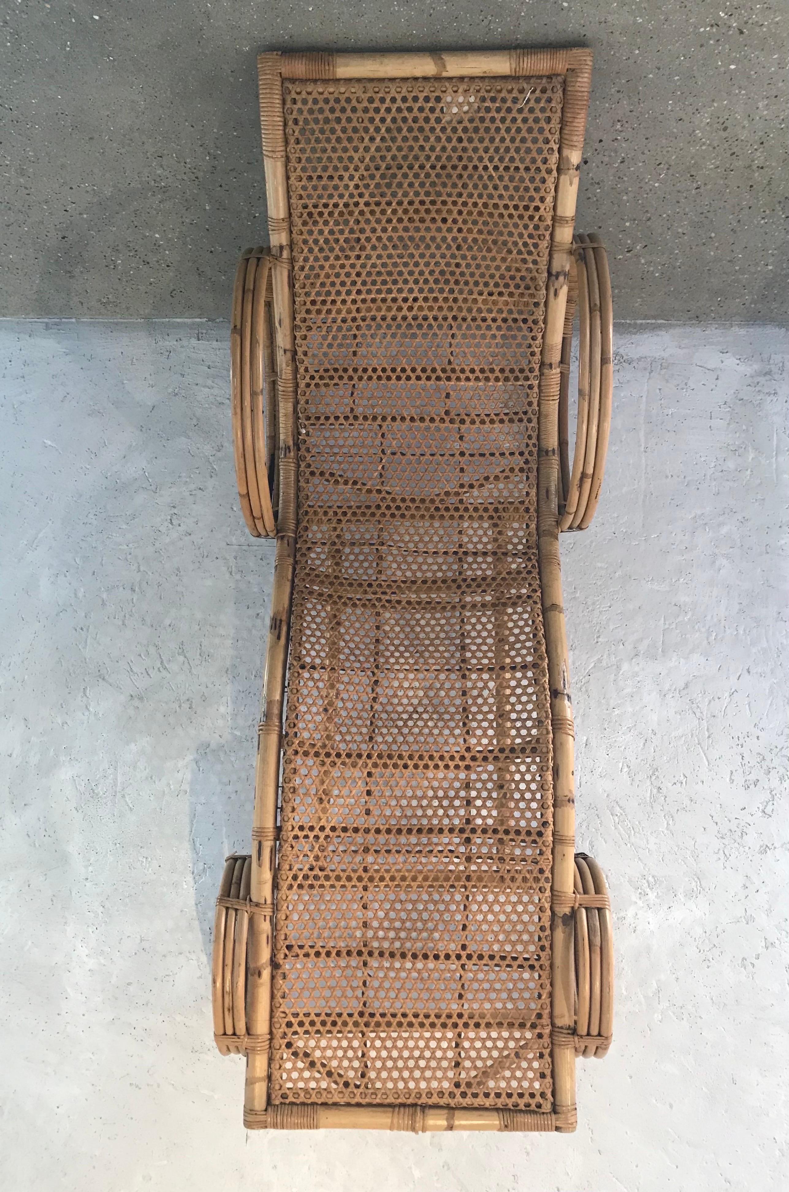 Chaise longue américaine du 20e siècle en bambou et canne en vente 4