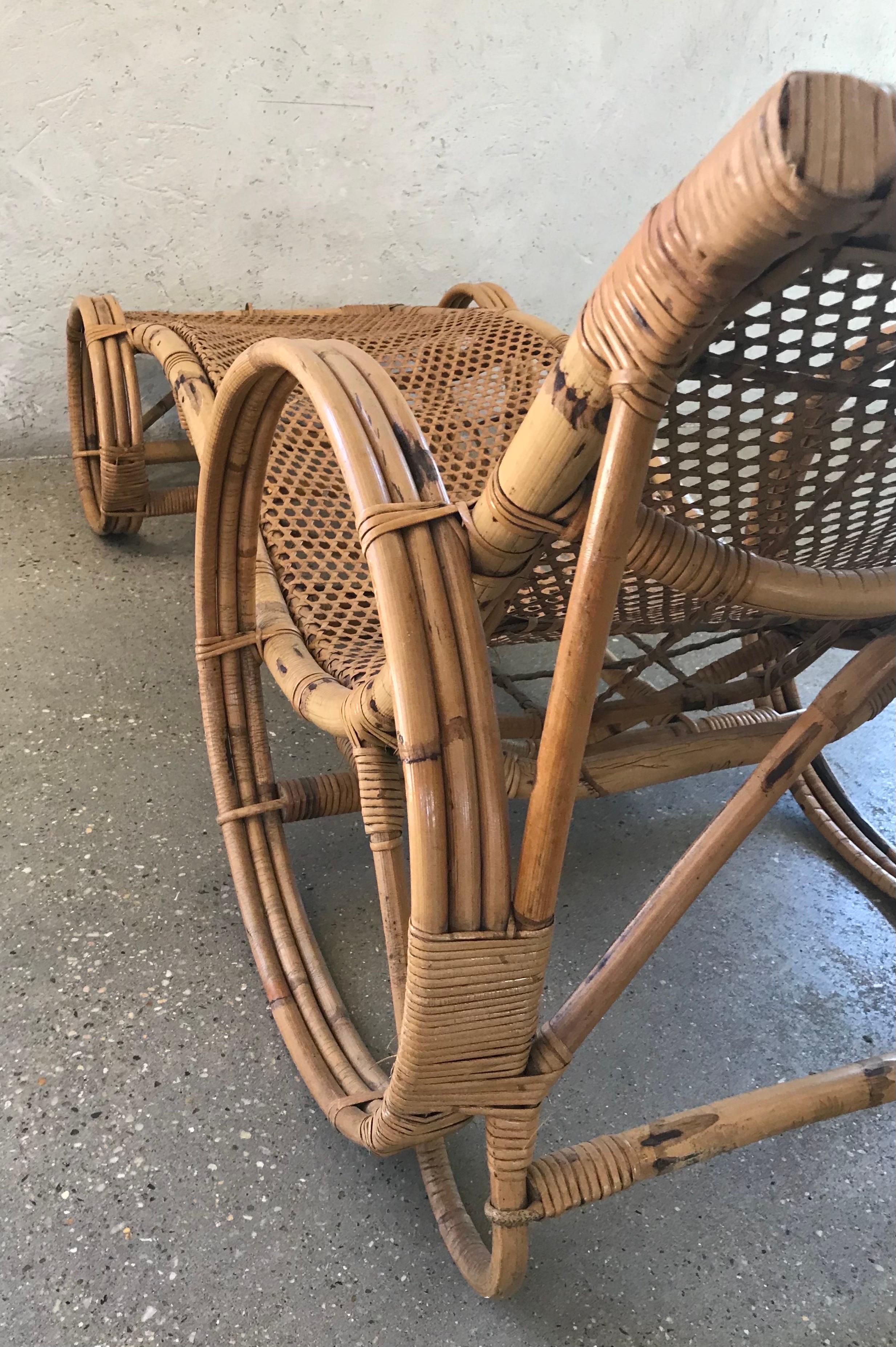 Chaise longue américaine du 20e siècle en bambou et canne en vente 1