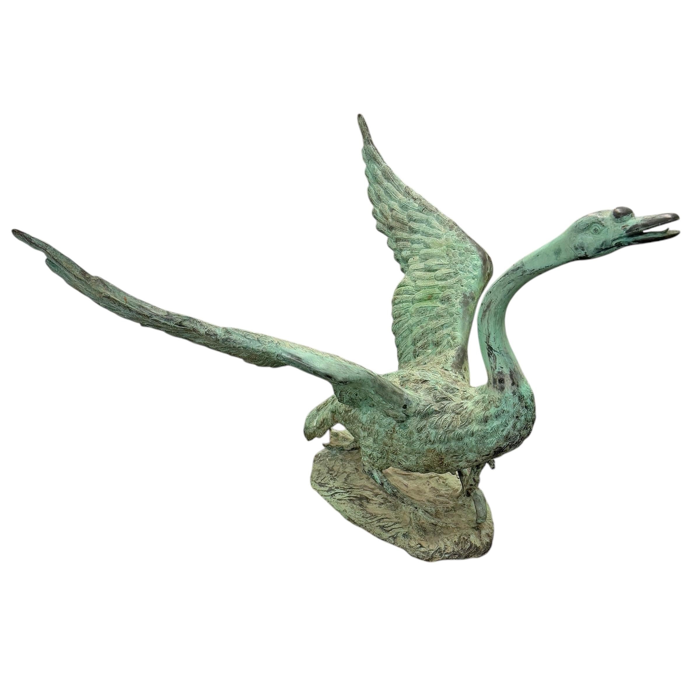 Rustique Sculpture américaine en bronze du 20e siècle représentant un Swan en vente