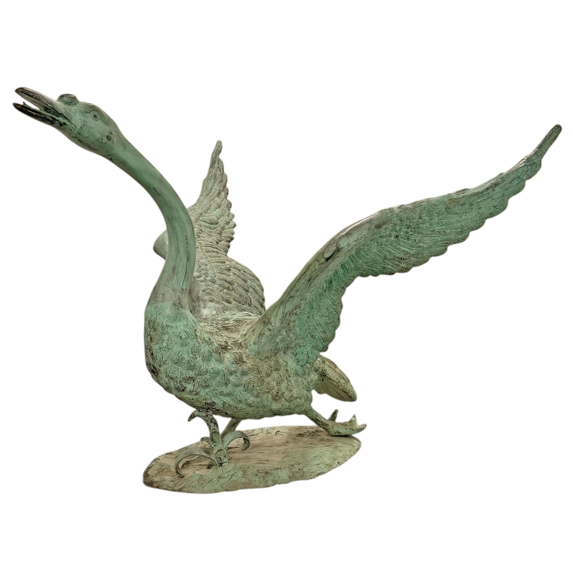 Américain Sculpture américaine en bronze du 20e siècle représentant un Swan en vente