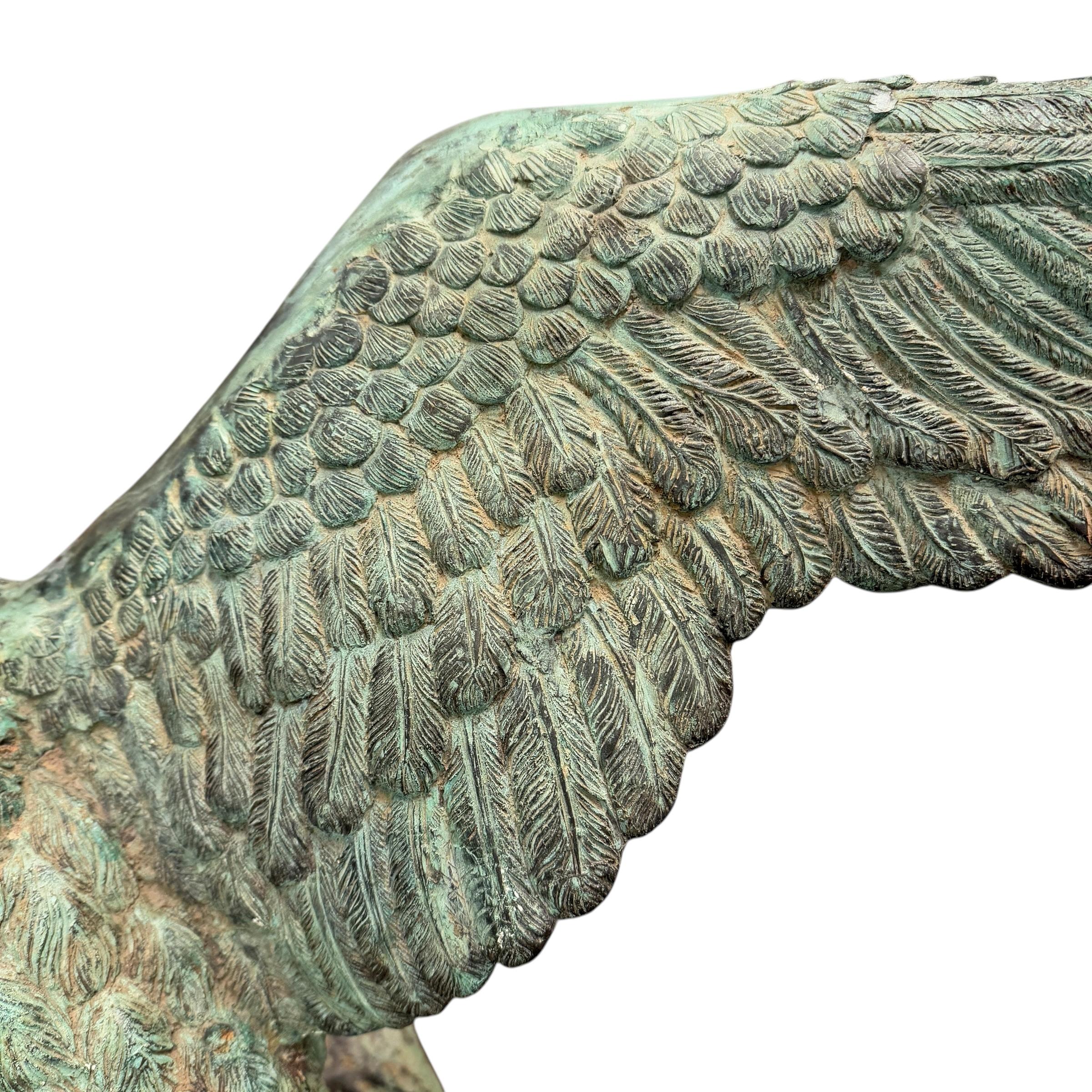 Sculpture américaine en bronze du 20e siècle représentant un Swan en vente 2