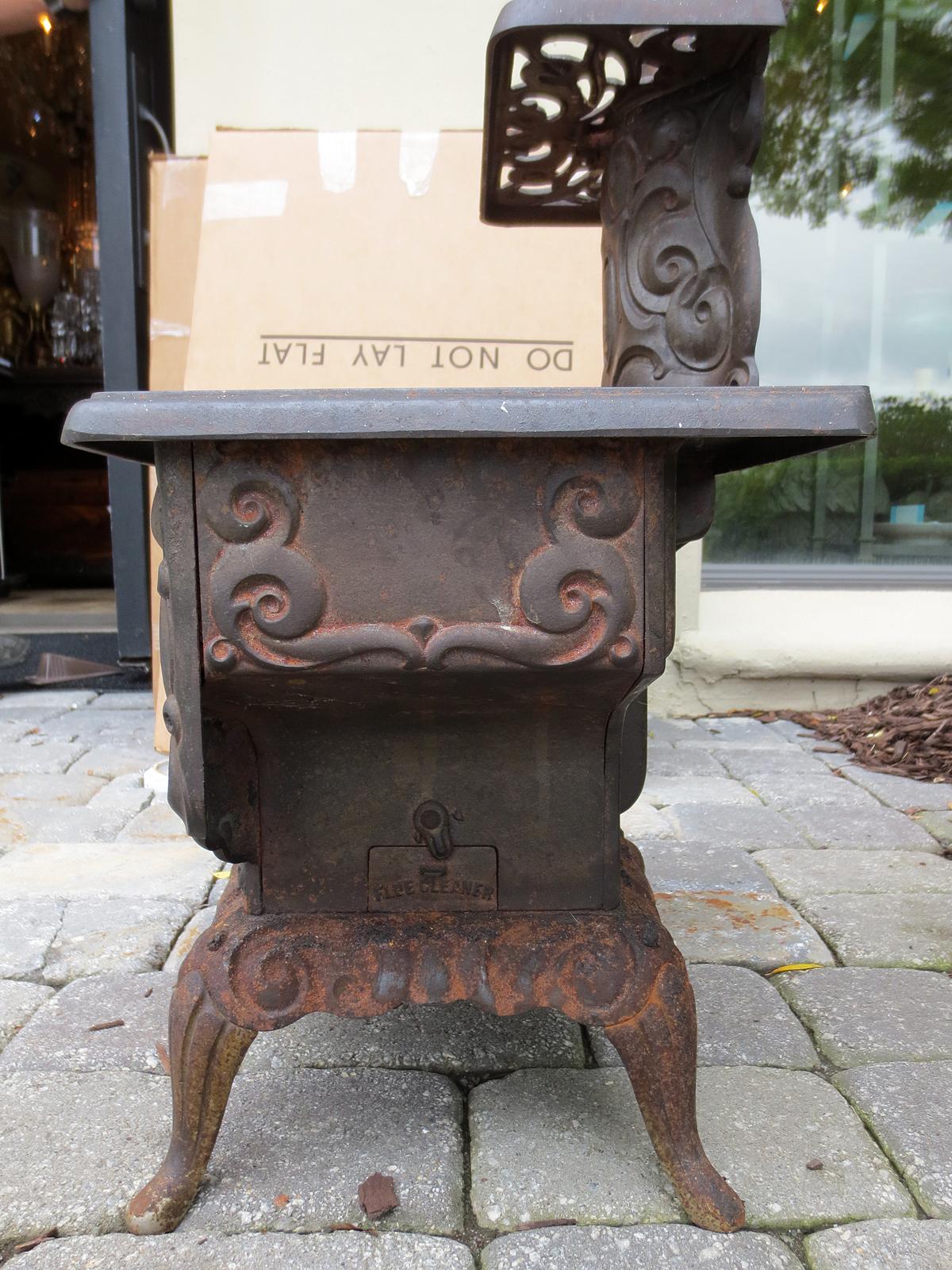 20th Century American Country Iron Stove- Miniature 2