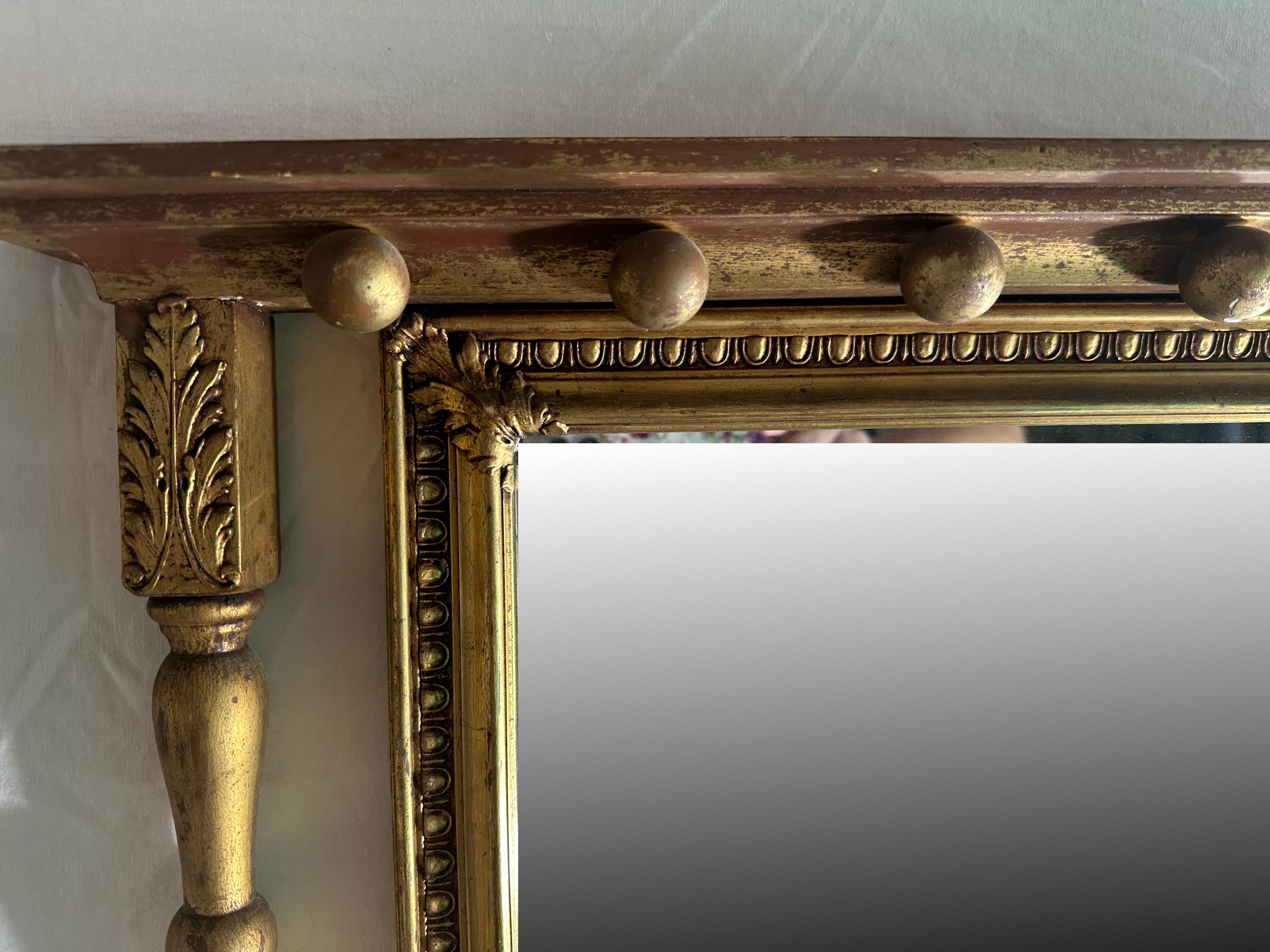 Fédéral Miroir à trumeau en bois doré de style fédéral américain du 20e siècle. en vente