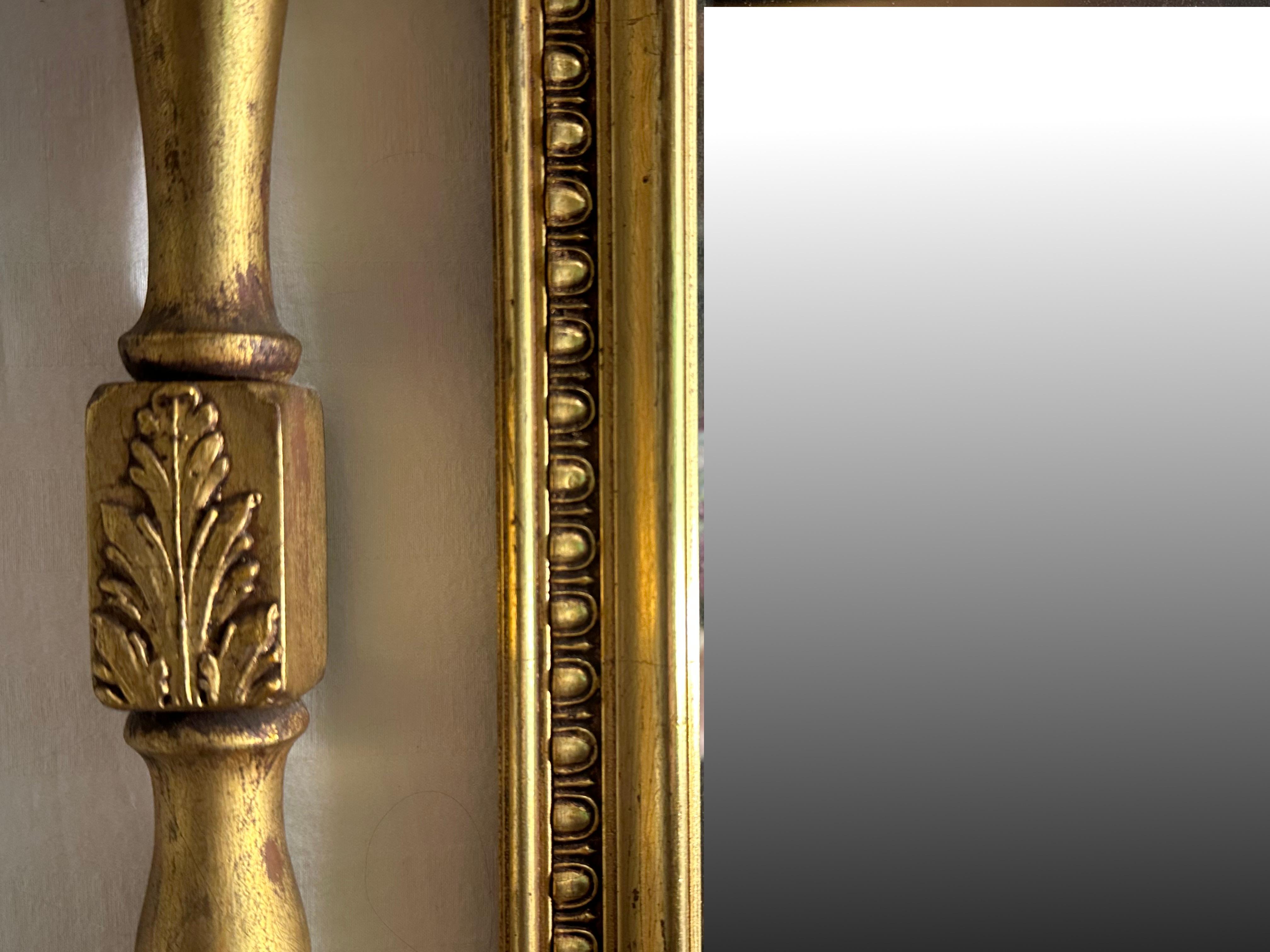 20ième siècle Miroir à trumeau en bois doré de style fédéral américain du 20e siècle. en vente