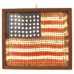Amerikanische gerahmte Flagge aus dem 20. Jahrhundert, Volkskunst-Stickerei