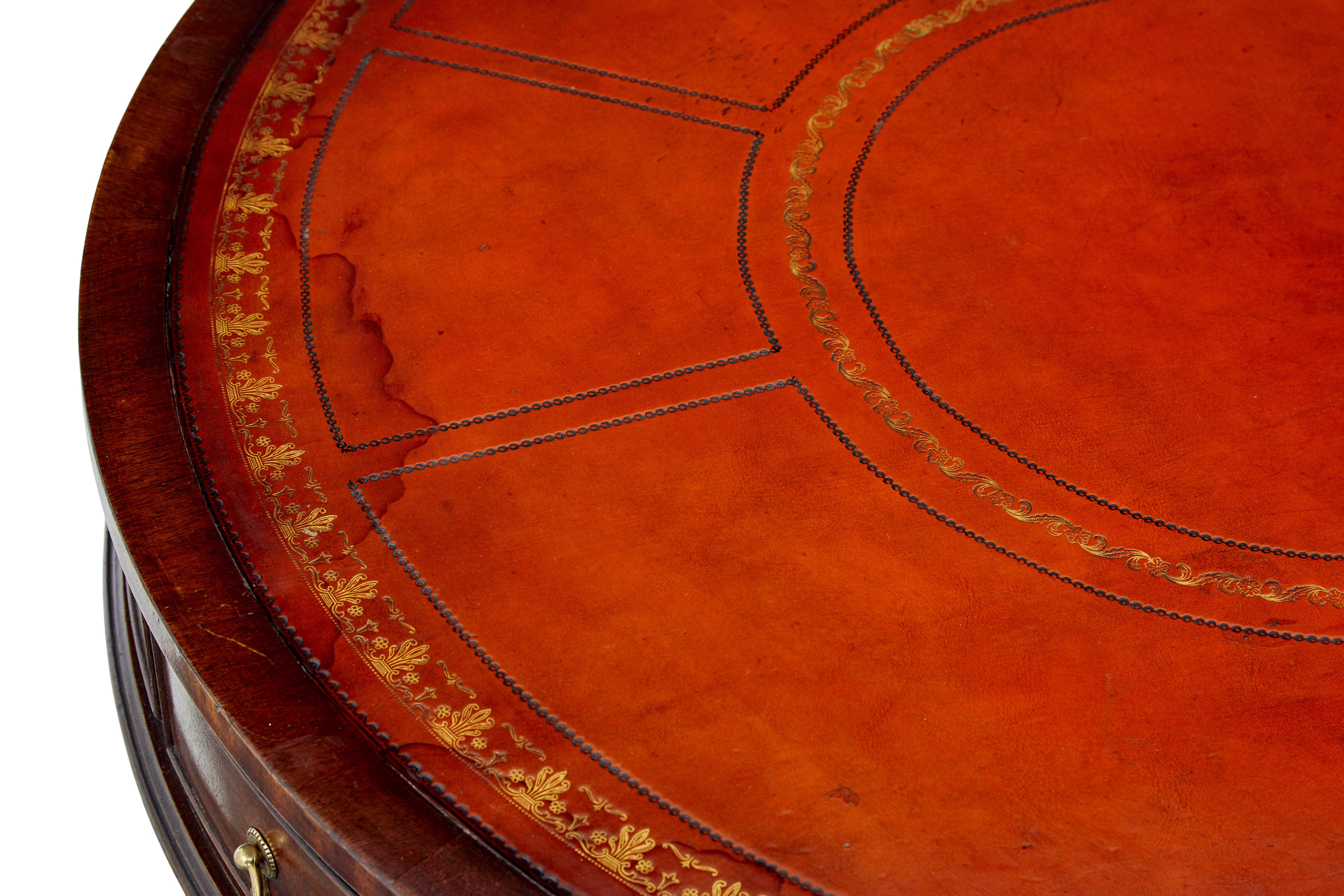 20th century American Grand Rapids mahogany center table In Good Condition For Sale In Debenham, Suffolk