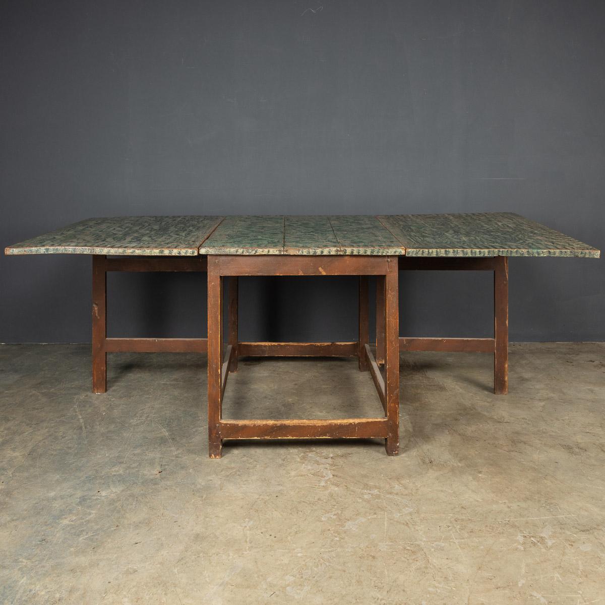 20th Century American Hand Painted Gatelegged Dining Table, c.1900 In Good Condition In Royal Tunbridge Wells, Kent