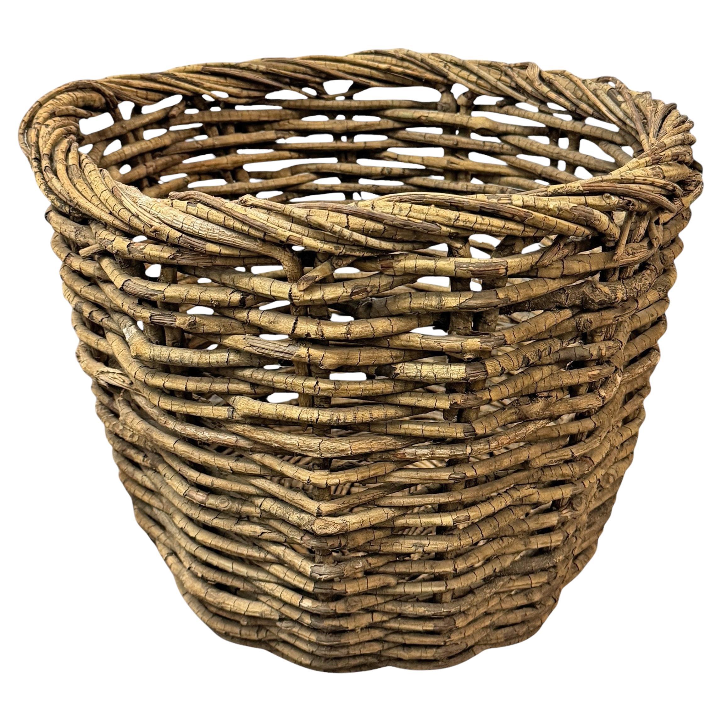 Panier en bouleau tressé à la main du 20e siècle