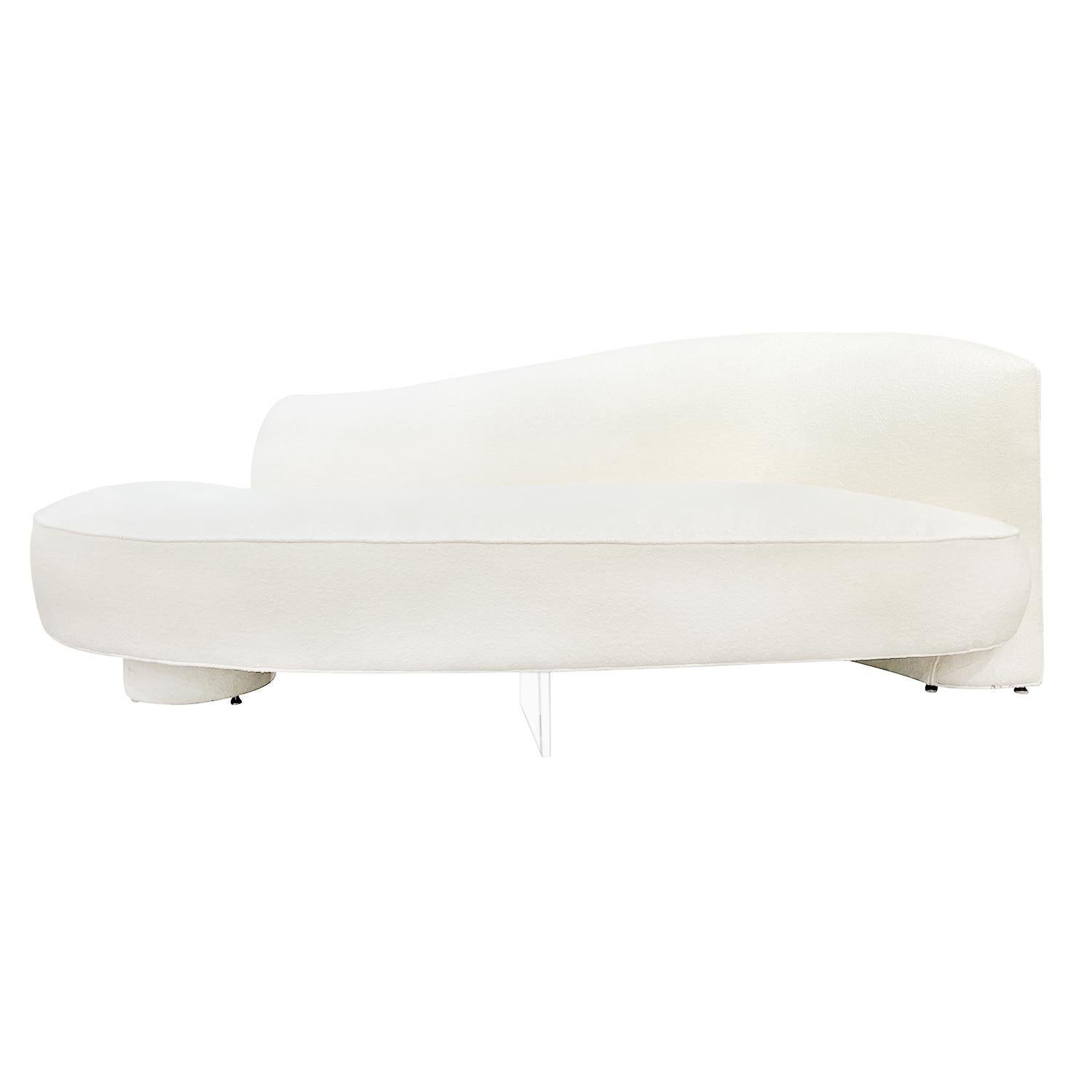 Hand-Crafted 20th Century American Lucite Four Seater Serpentine Sofa by Vladimir Kagan For Sale