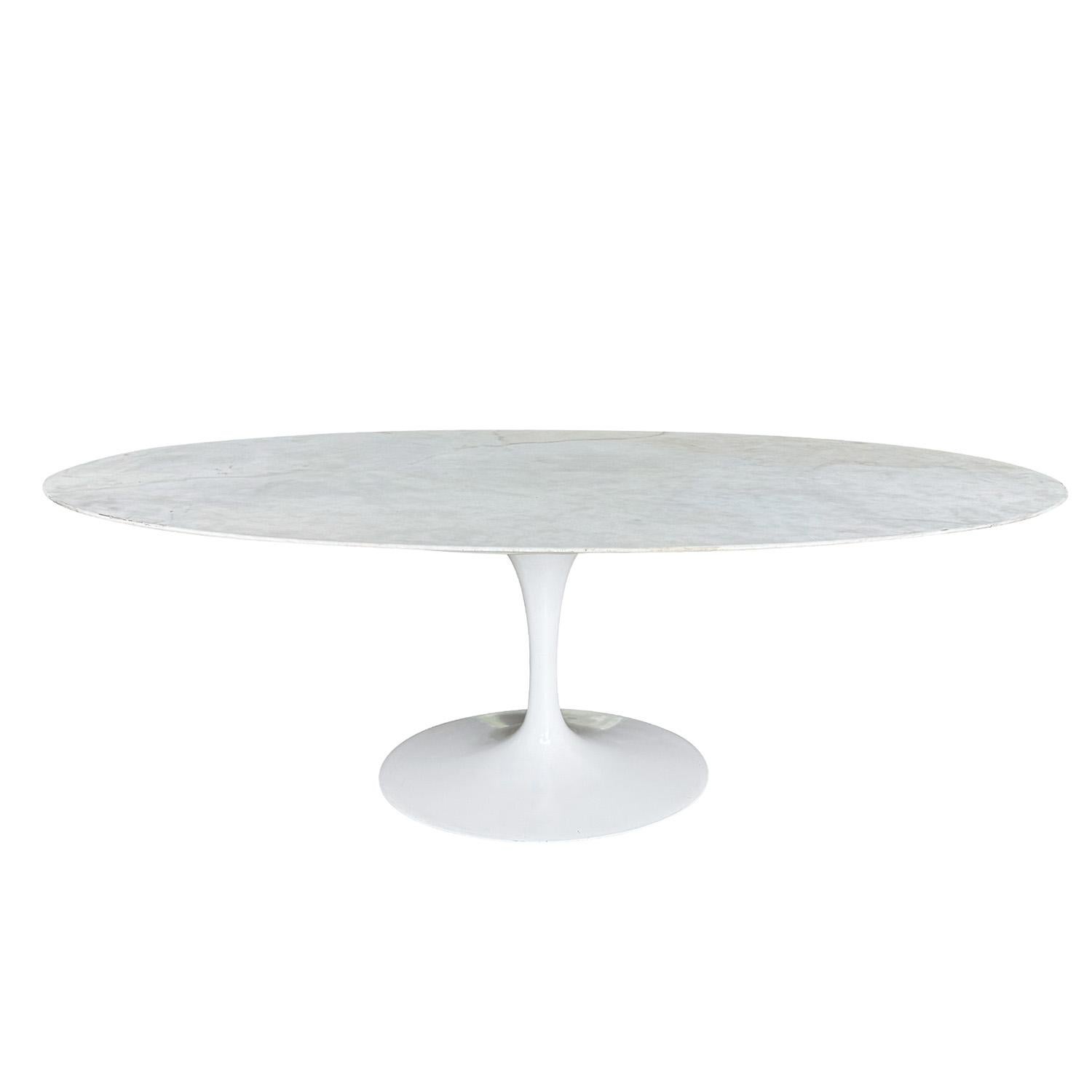 Mid-Century Modern Table de salle à manger ovale Knoll en marbre de Carrare du 20e siècle par Eero Saarinen en vente