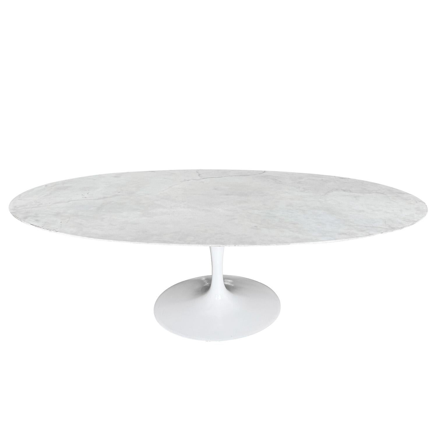 Fait main Table de salle à manger ovale Knoll en marbre de Carrare du 20e siècle par Eero Saarinen en vente