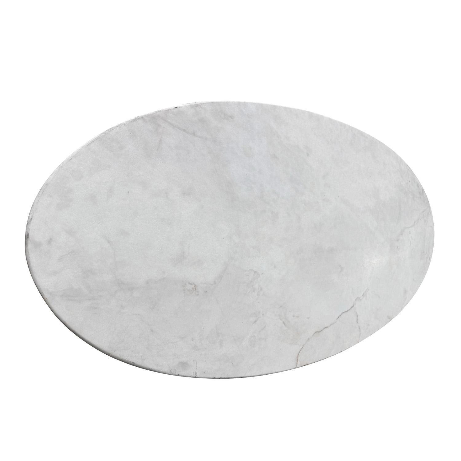 20ième siècle Table de salle à manger ovale Knoll en marbre de Carrare du 20e siècle par Eero Saarinen en vente