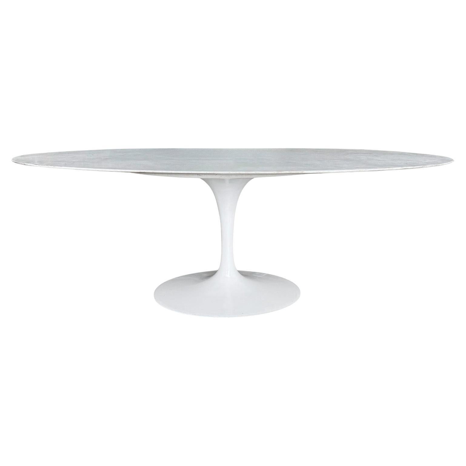 Table de salle à manger ovale Knoll en marbre de Carrare du 20e siècle par Eero Saarinen en vente