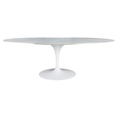 Table de salle à manger ovale Knoll en marbre de Carrare du 20e siècle par Eero Saarinen