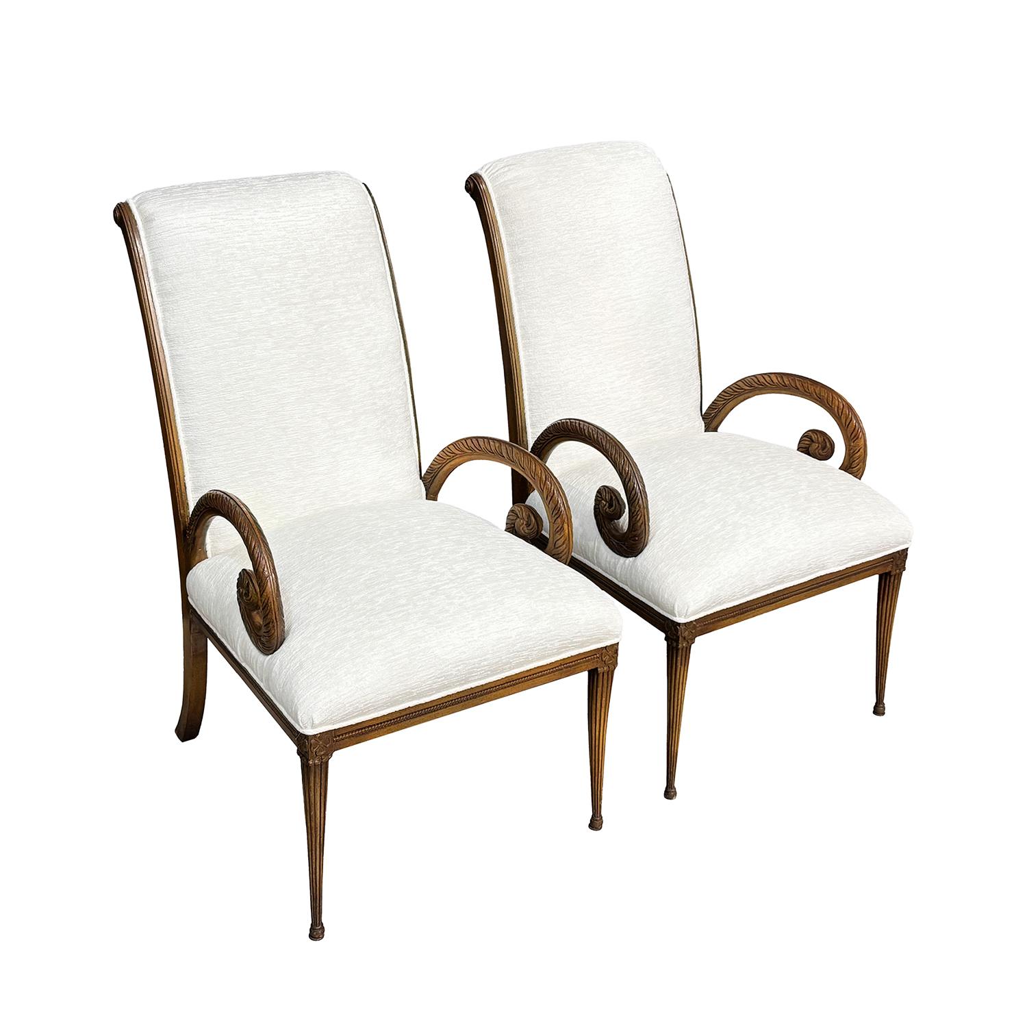 Intagliato a mano 20th Century American Pair of Mahogany Armchairs Attributed to Grosfeld House in vendita
