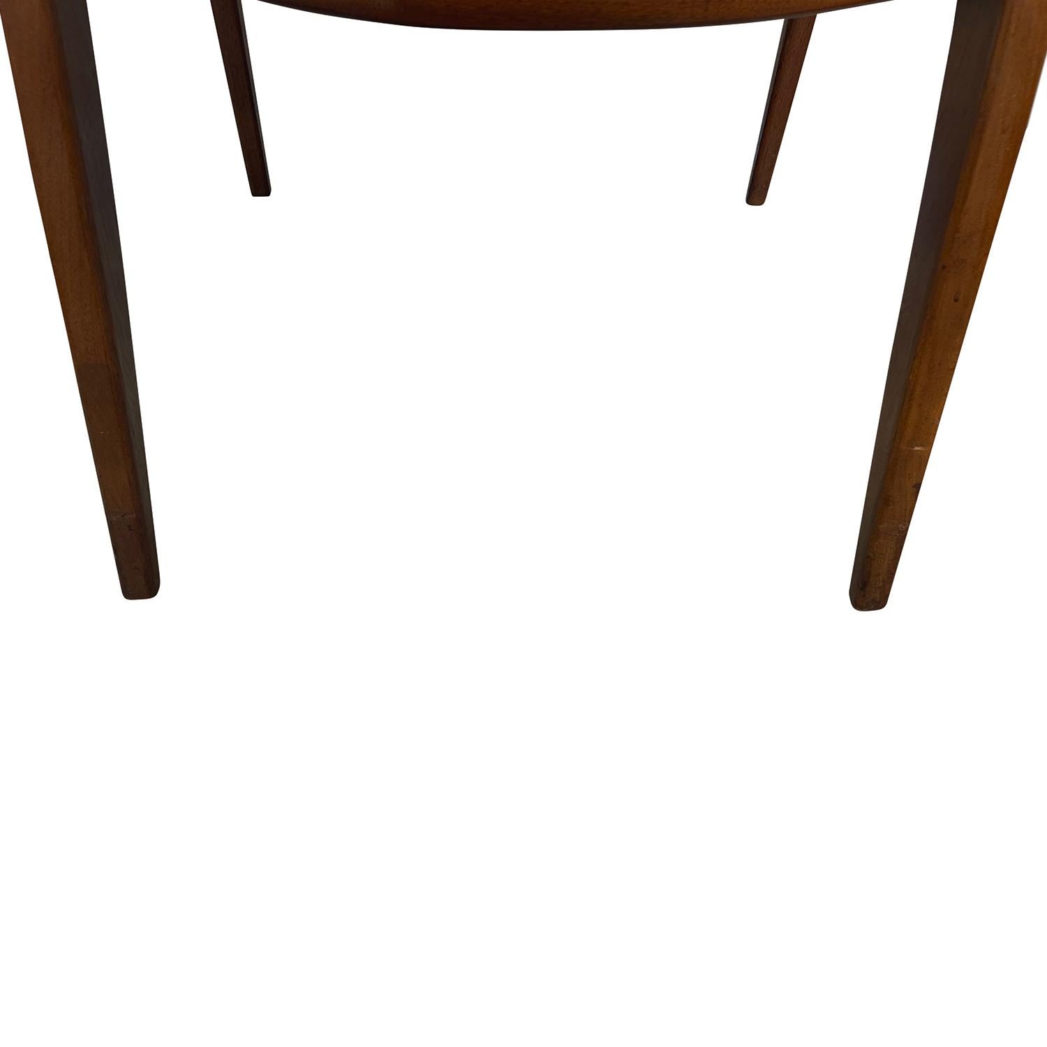 Amerikanisches Paar Sessel aus Nussbaumholz des 20. Jahrhunderts – Esszimmerstühle von John Stuart im Angebot 3