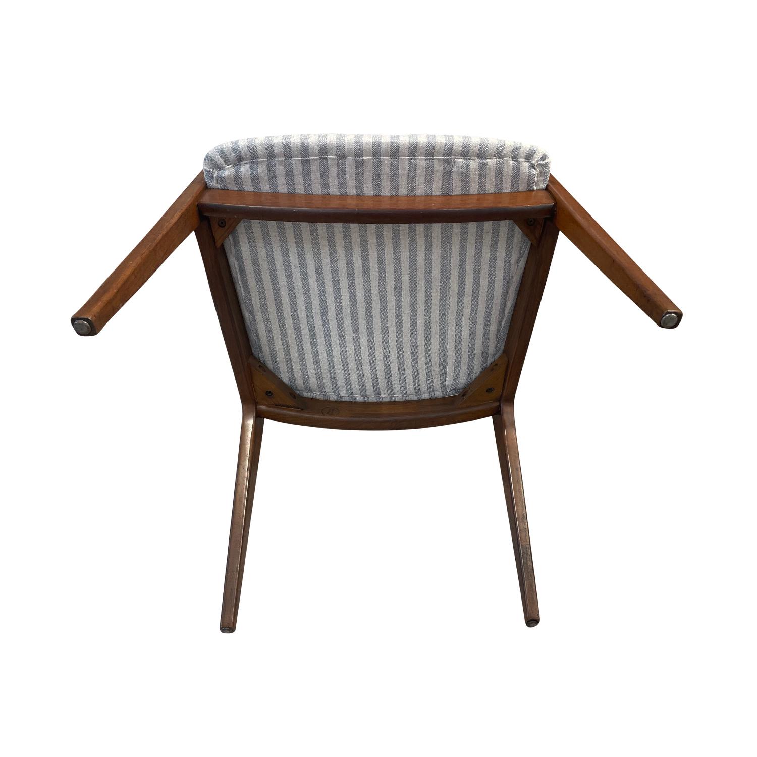 Amerikanisches Paar Sessel aus Nussbaumholz des 20. Jahrhunderts – Esszimmerstühle von John Stuart im Angebot 4