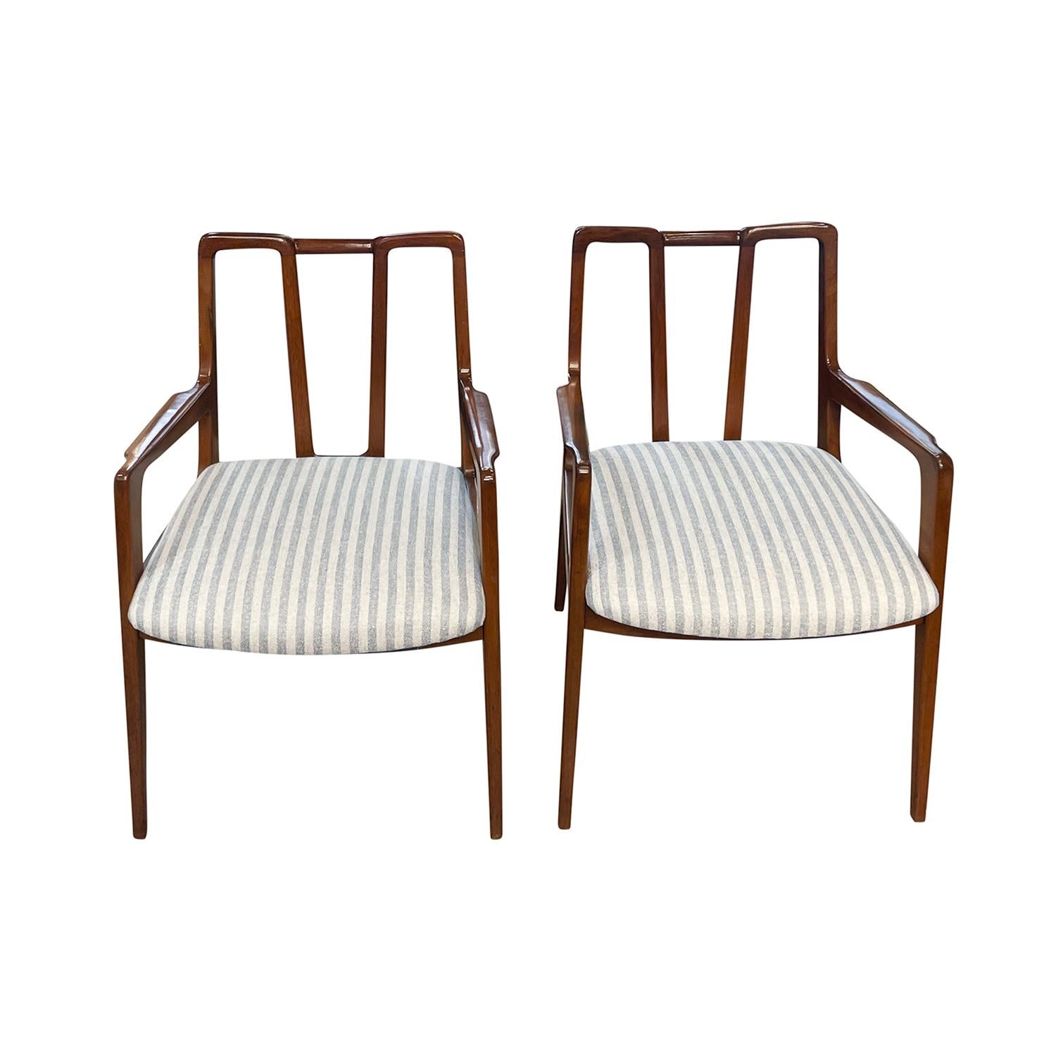 Mid-Century Modern 20th Century American Pair of Walnut Armchairs - Dining Chairs by John Stuart For Sale